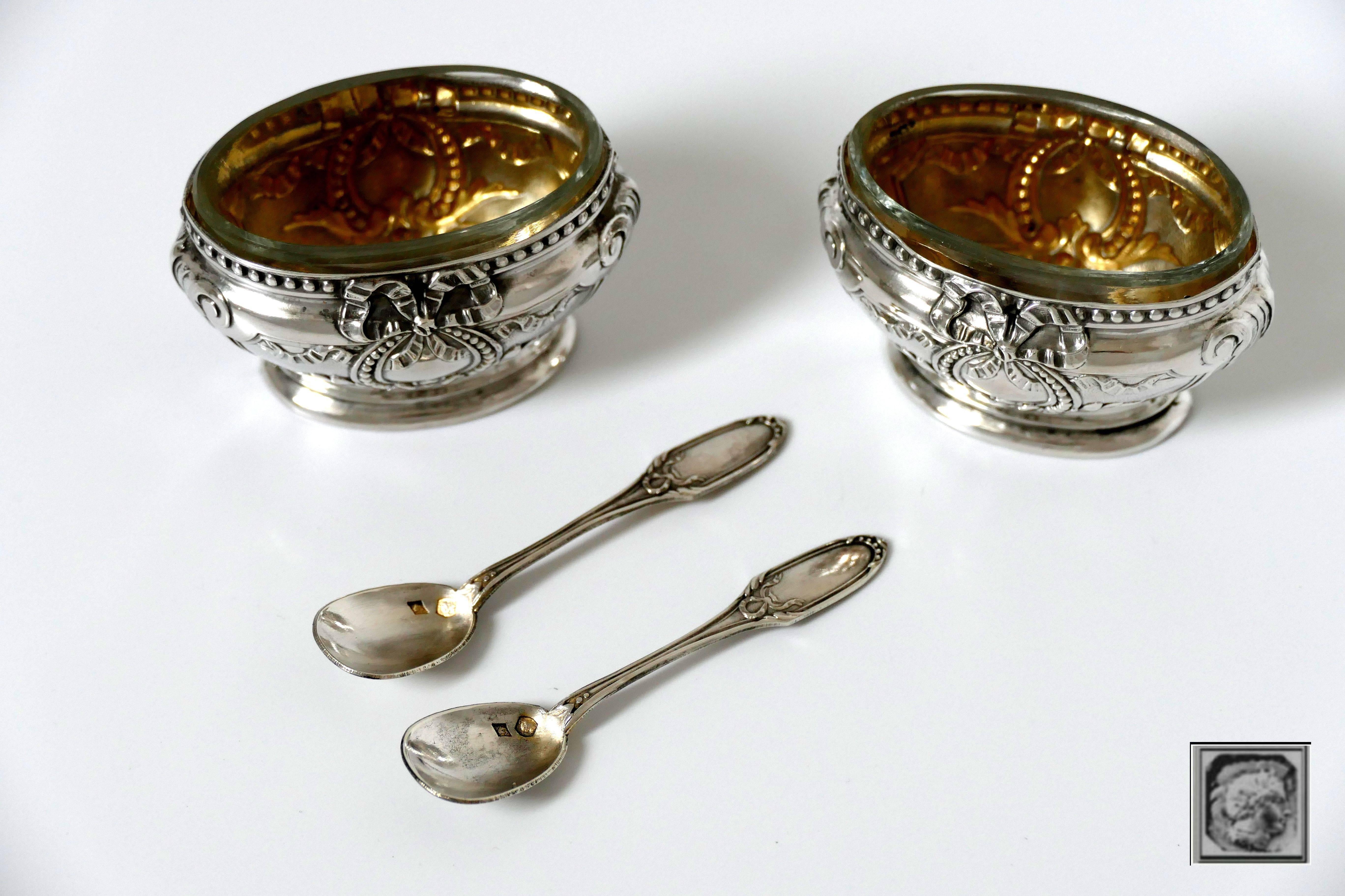 Antique French Sterling Silver 18-karat Gold Salt Cellars Pair, Spoons, Box In Good Condition For Sale In TRIAIZE, PAYS DE LOIRE