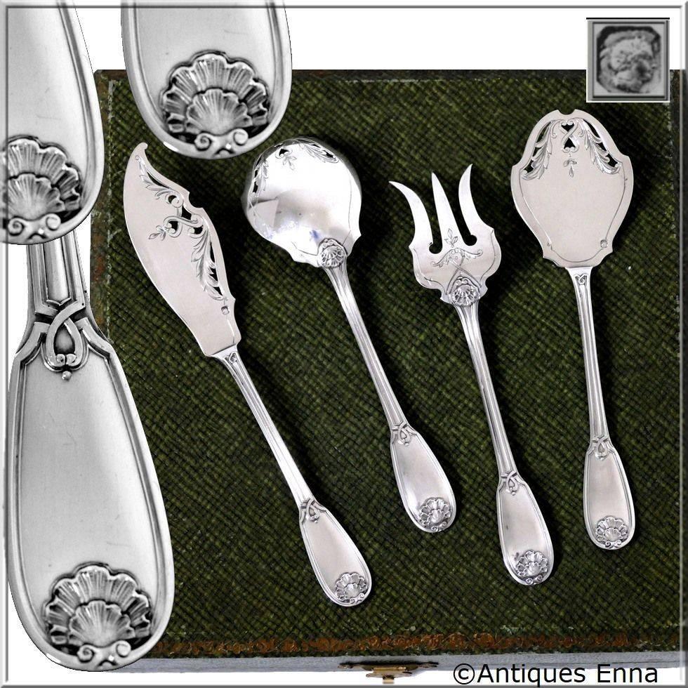 Head of Minerve 1st titre for 950/1000 French sterling silver guarantee.

The set includes a server, a knife, a fork and a spoon. Louis XIV, Regency pattern, the upper parts and handles are decorated with ribbons and shells. The set is presented in