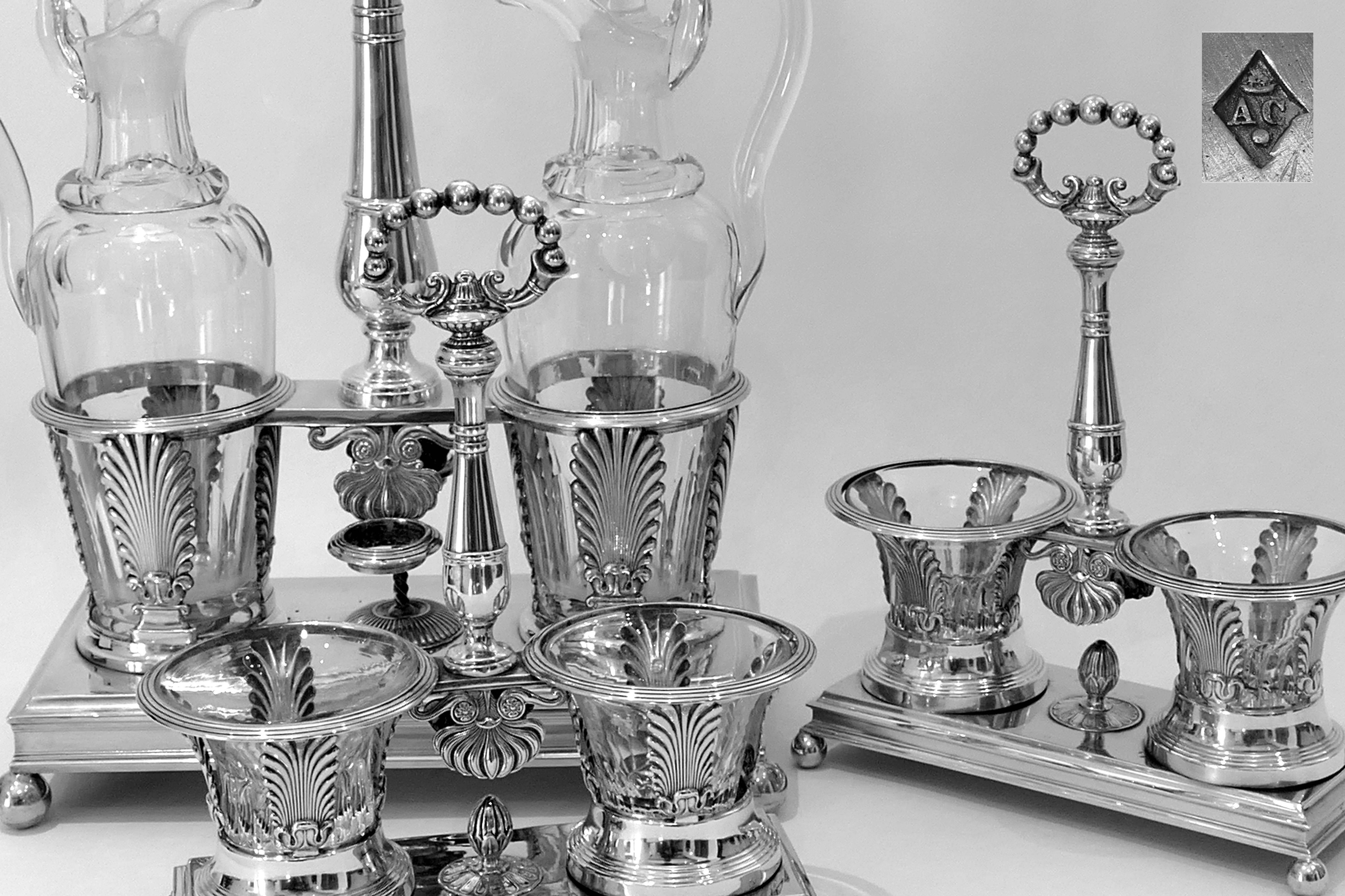 1819 Imposing French Sterling Silver Baccarat Crystal Bottles Condiment Set In Excellent Condition In TRIAIZE, PAYS DE LOIRE