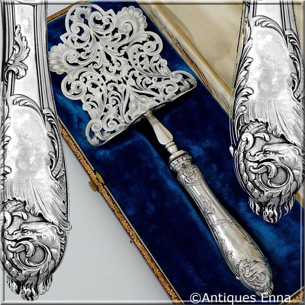 Canaux French sterling silver asparagus/pastry/toast server box dragon

Head of Minerve 1st titre for 950/1000 on the handle for French Sterling silver guarantee. Silver plate upper part.

Exceptional Asparagus/pastry/toast server in sterling