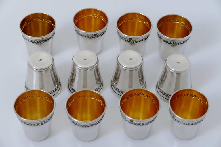 Antique French Sterling Silver 18-Karat Gold Liquor Cups 12 Pieces, Original Box In Good Condition For Sale In TRIAIZE, PAYS DE LOIRE