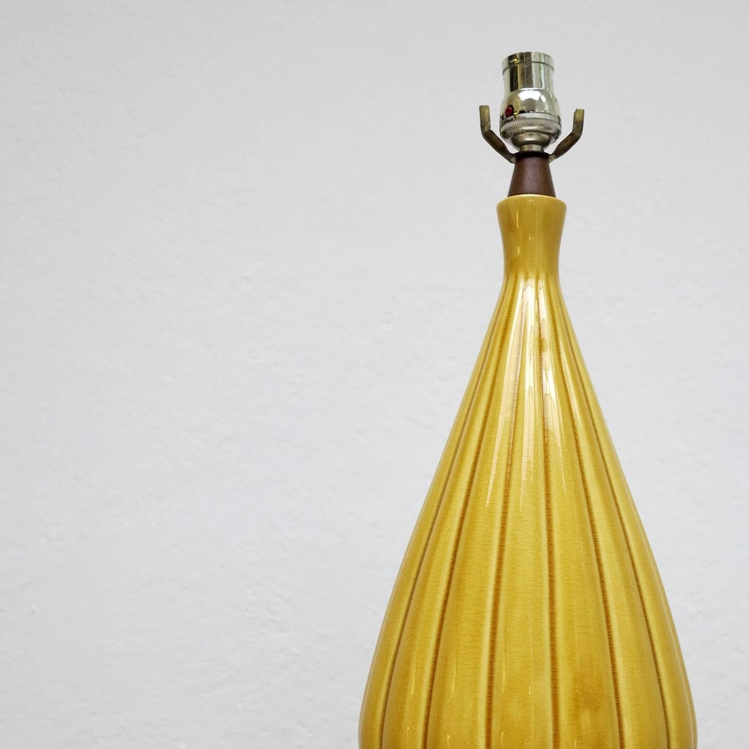 Mid-Century Modern Table Lamp Manufactured in Yellow Colored Porcelain, circa 1960 For Sale