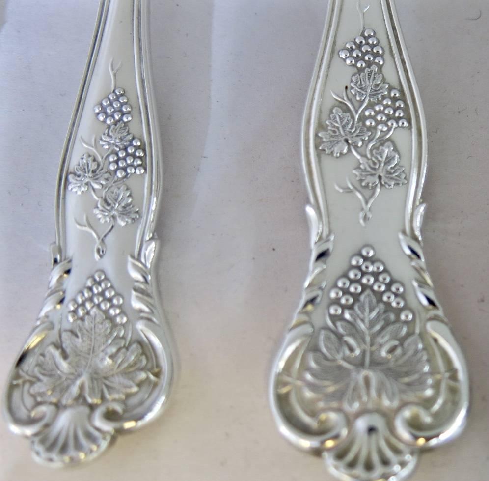 Bright Vine Pattern, English, Sterling Silver Flatware Set Fitted in Box In Good Condition In New York, NY