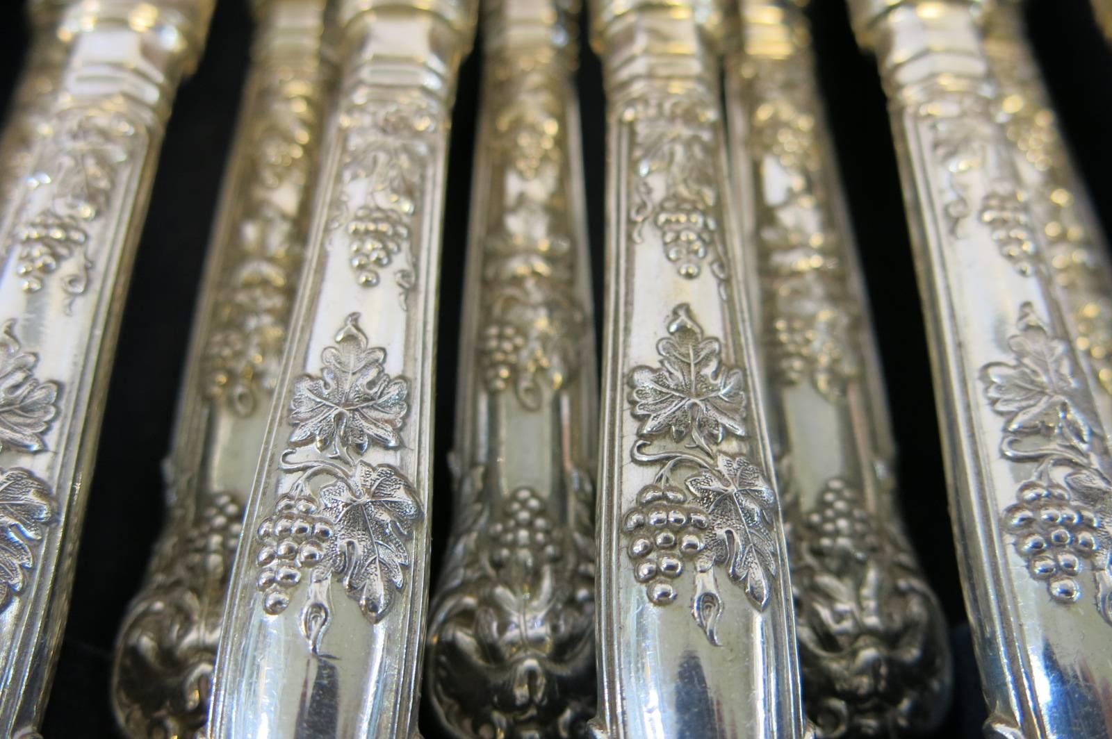 20th Century Bright Vine Pattern, English, Sterling Silver Flatware Set Fitted in Box