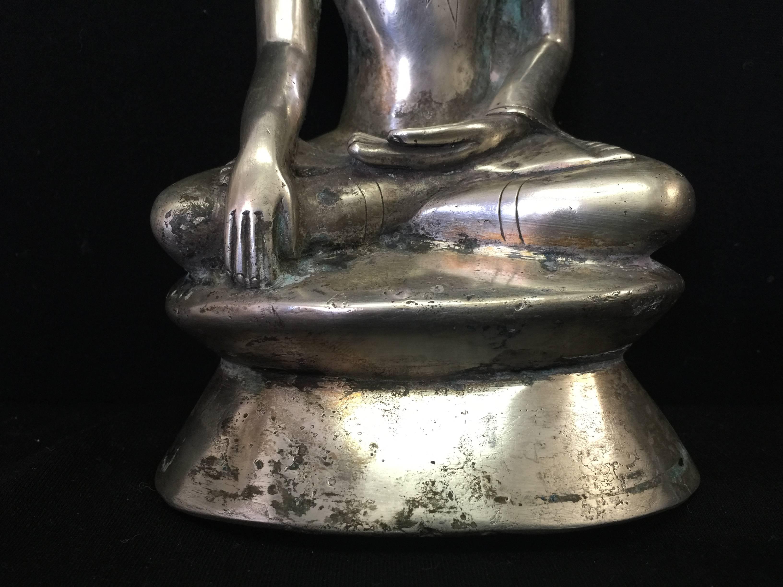Rare Arakan silver Buddha in a very good condition.