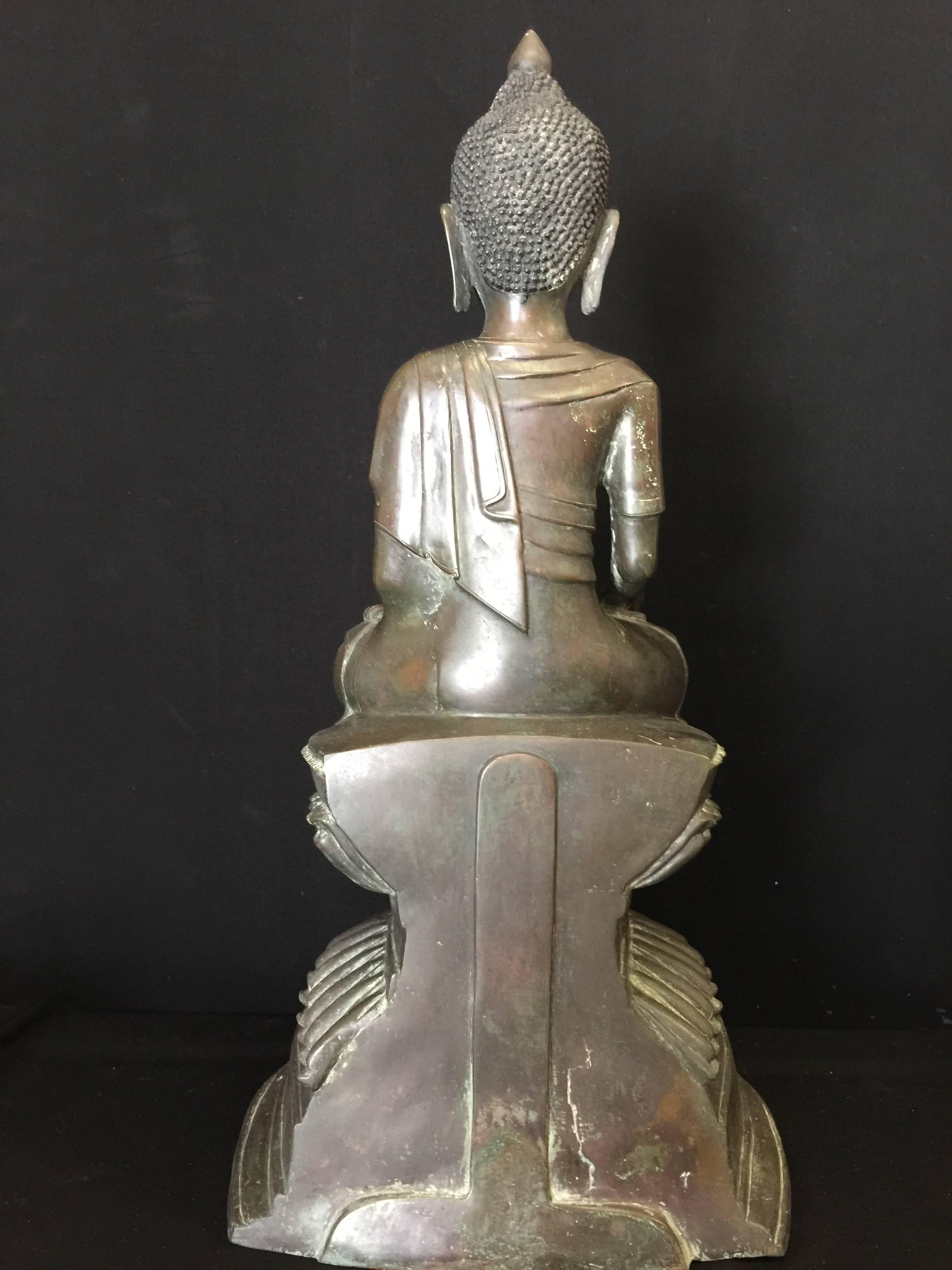 Antique Burmese Bronze Buddha, 18th Century, Awa In Excellent Condition For Sale In Odense SV, DK