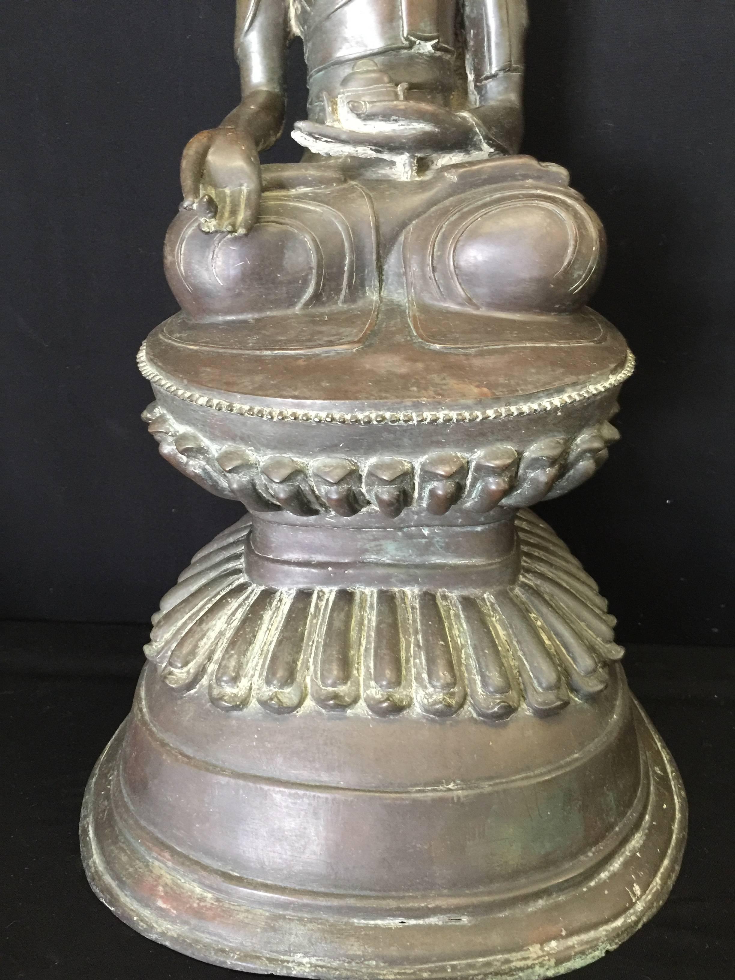Antique Burmese Bronze Buddha, 18th Century, Awa For Sale 1