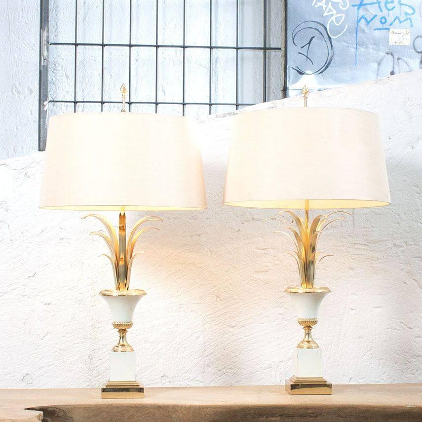 Pair of Maison Jansen style Pineapple lamps in brass, France, 1960-1970s.
Lighting complete with two original woven Beige cylindrical shades.
The bases have some minor signs of age and use.

Sold only as a pair.
 