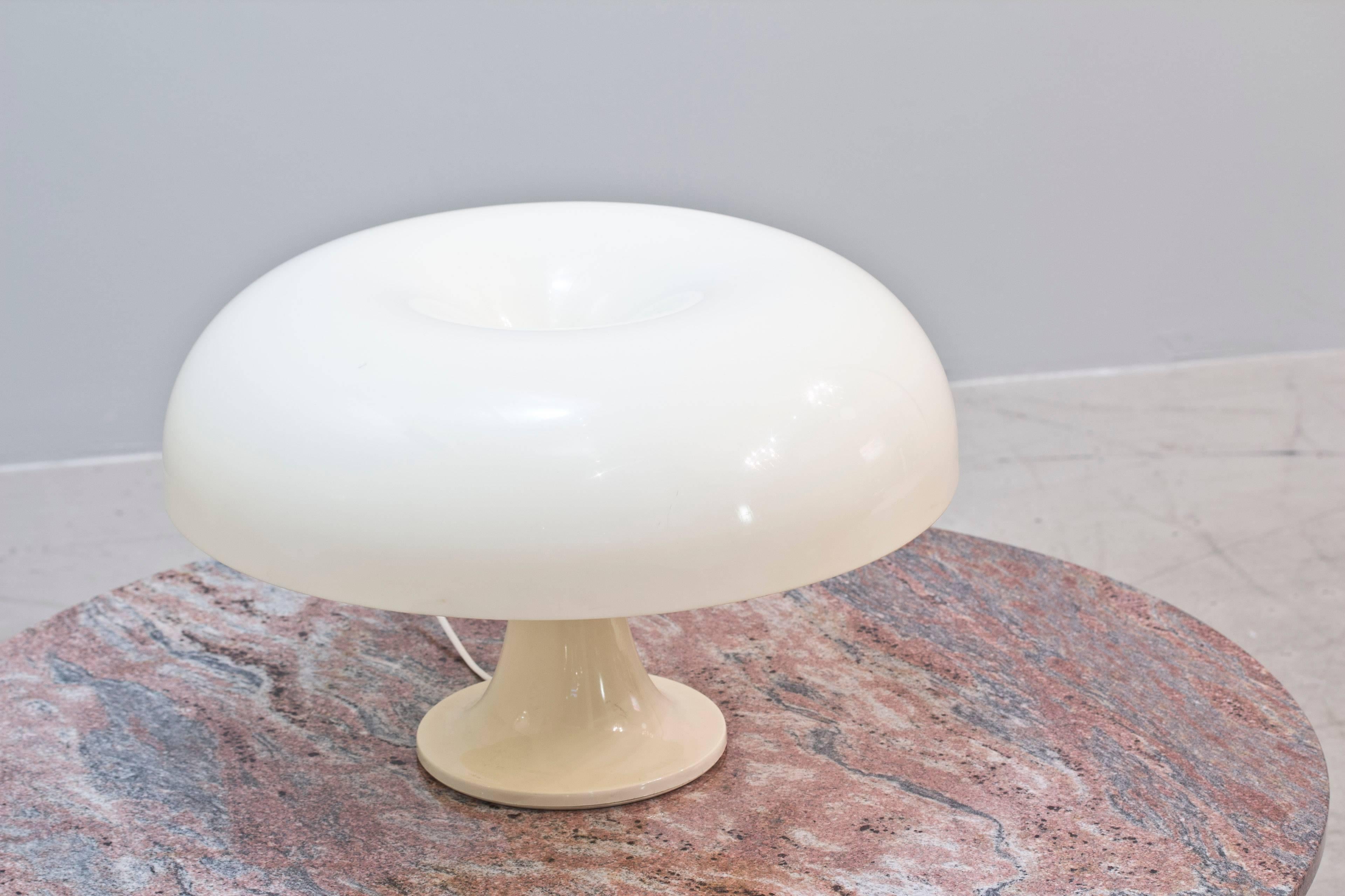'Nesso' mushroom lamp, designed by Giancarlo Mattioli, Italy in the 1960s. The piece consists of white plastic.