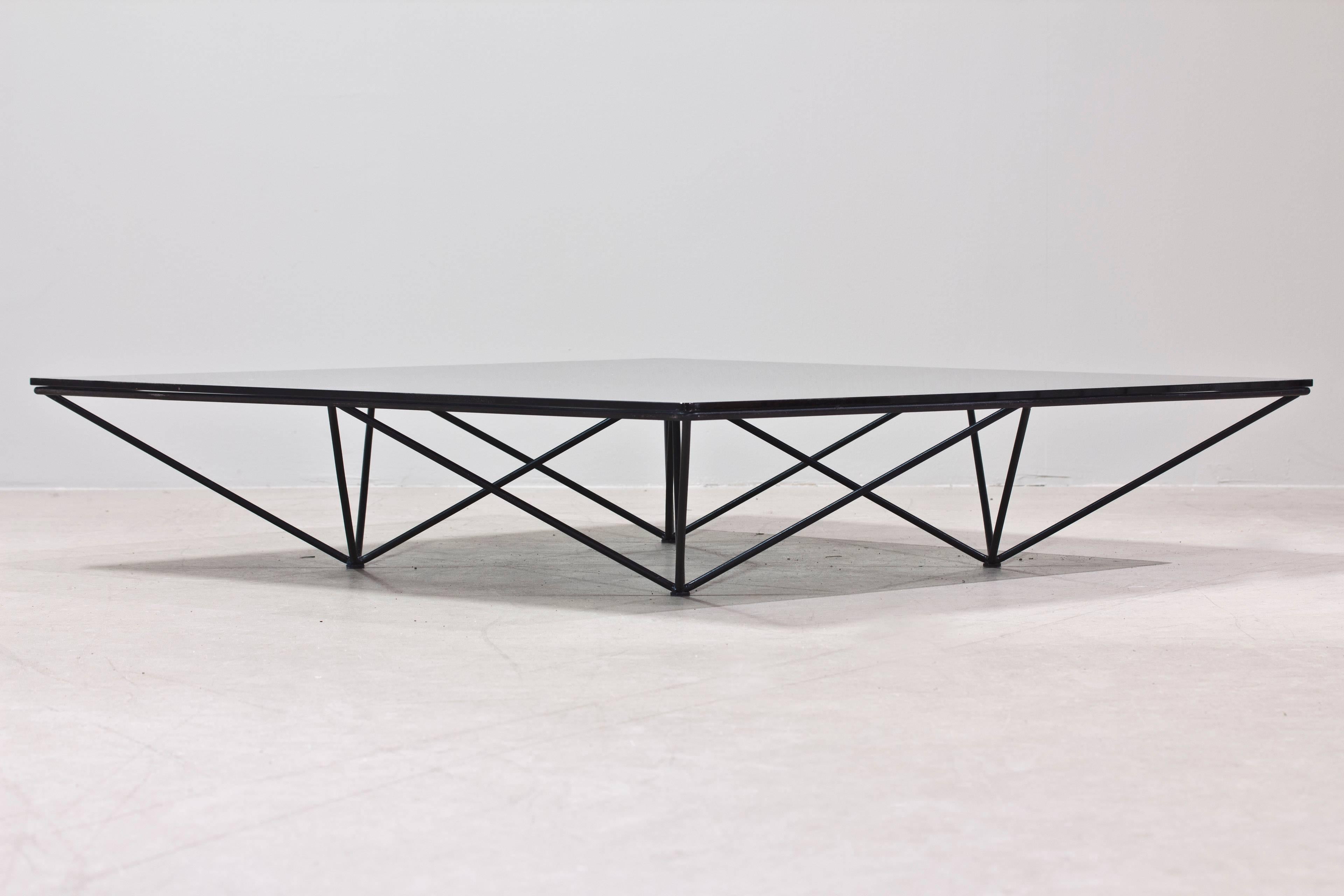 An Italian Alanda low coffee table with a black lacquered steel base and smoked glass top (probably new glass top). Designed by Paolo Piva, circa 1980. Produced by B&B Italia.