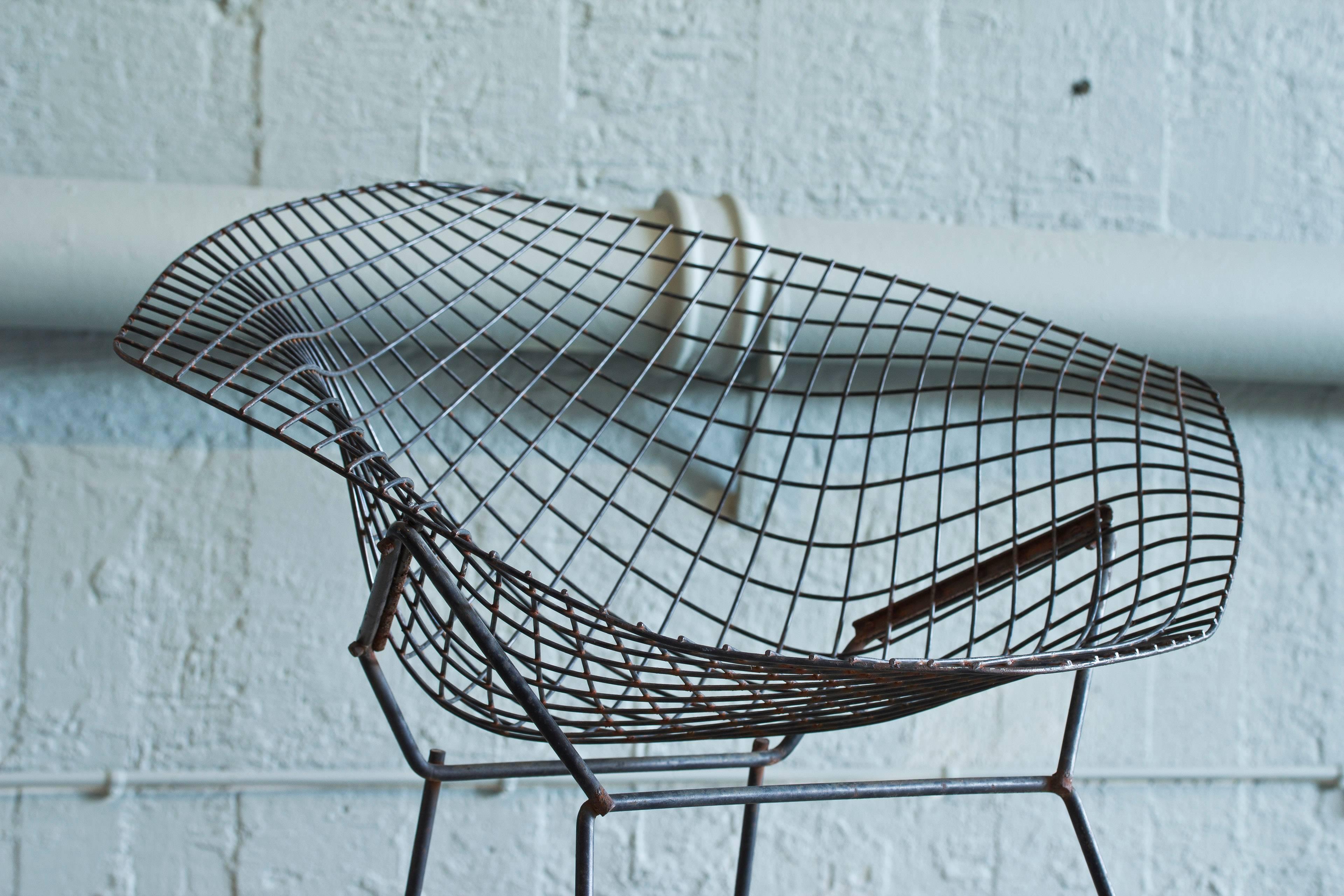 Diamond easy chair designed by Harry Bertoia. Produced by Knoll, USA.