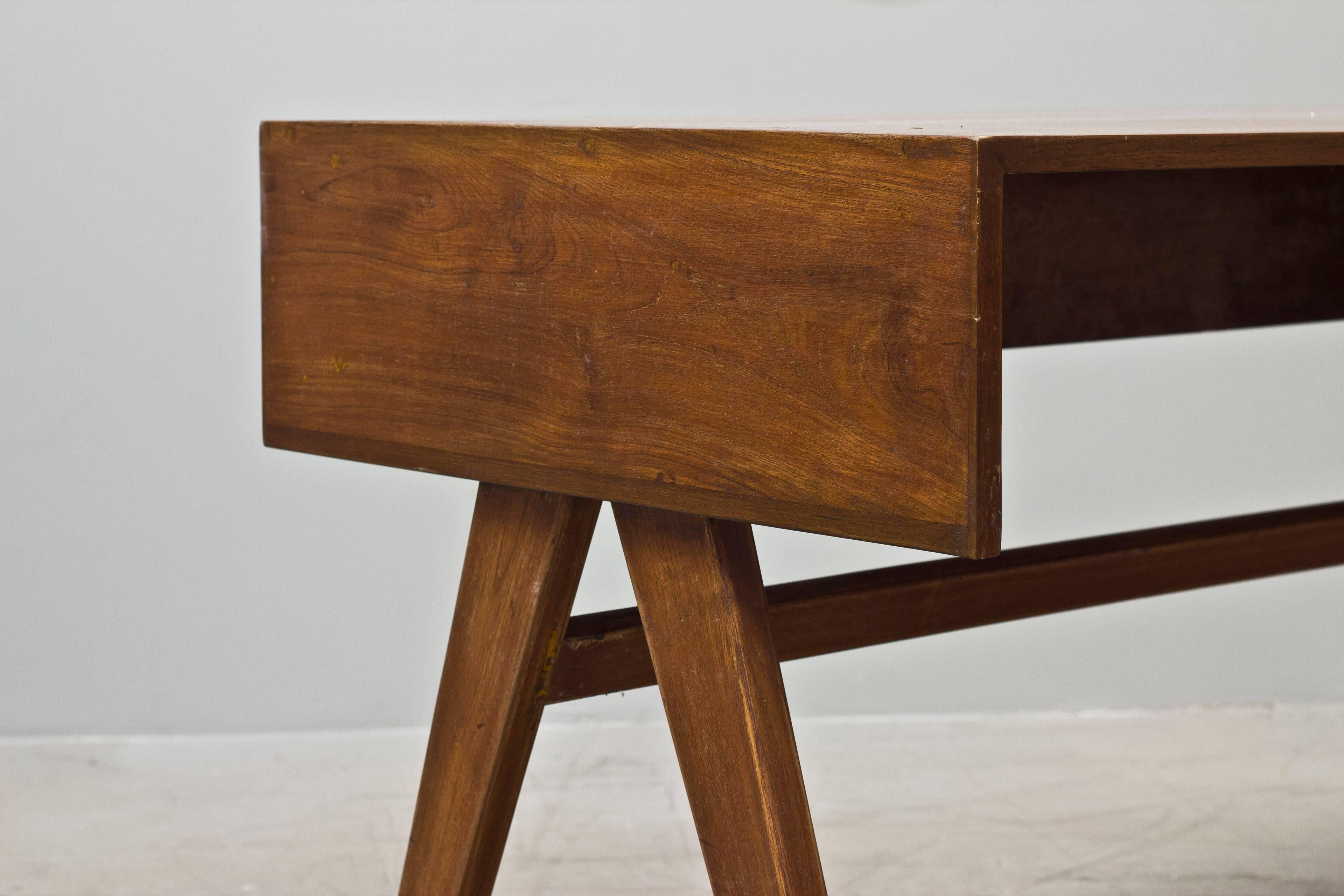 Architectural desk “PJ-BU-08-C” by Pierre Jeanneret, for the famous modernist capital city of Chandigarh, India designed by Le Corbusier, Jeanneret, and their team.

Year: 1960s.
Country: India.
Condition: Vintage condition.

Dimensions:

H
