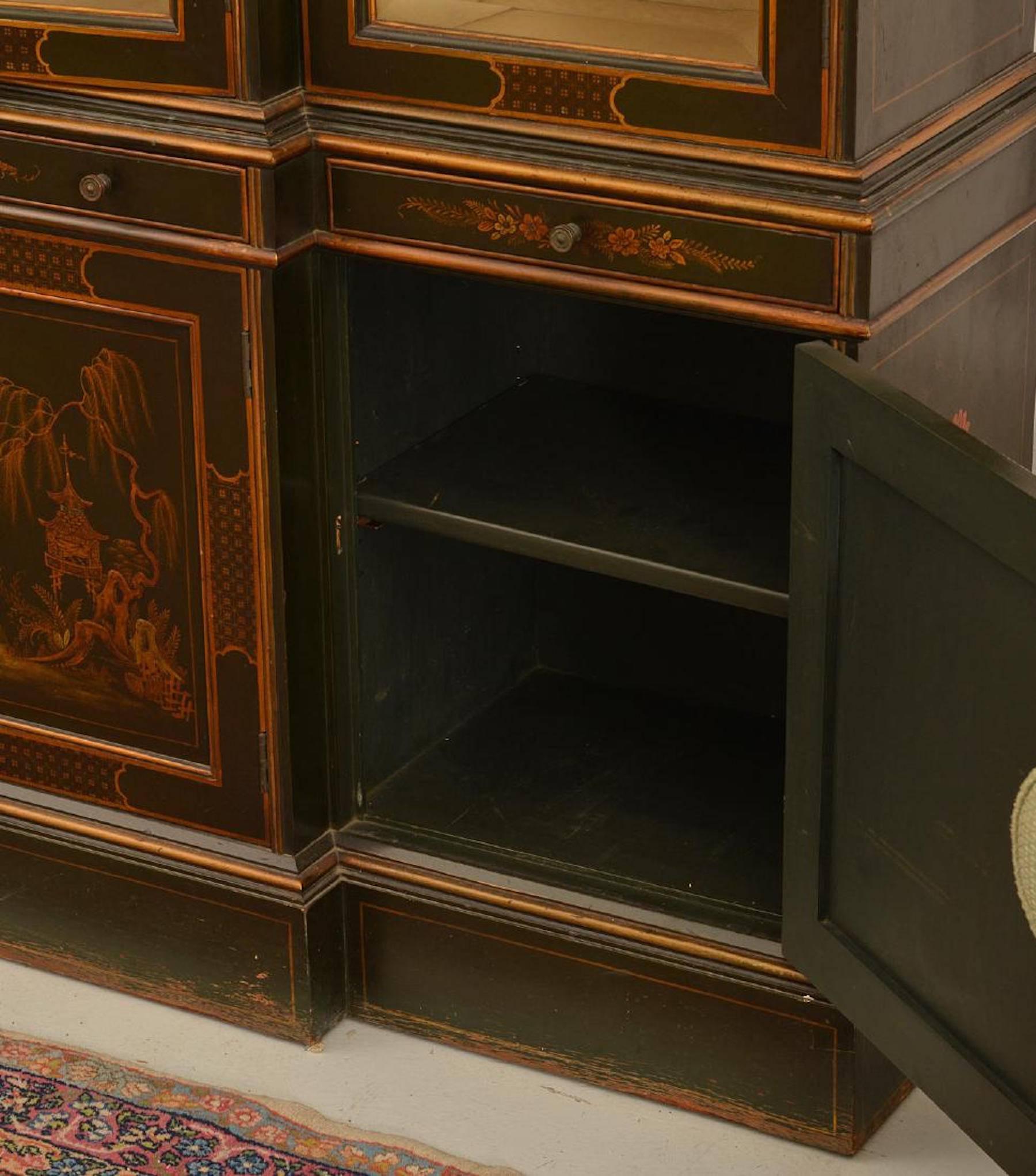 Beautiful Georgian Style Chinoiserie Lacquered Breakfront 2