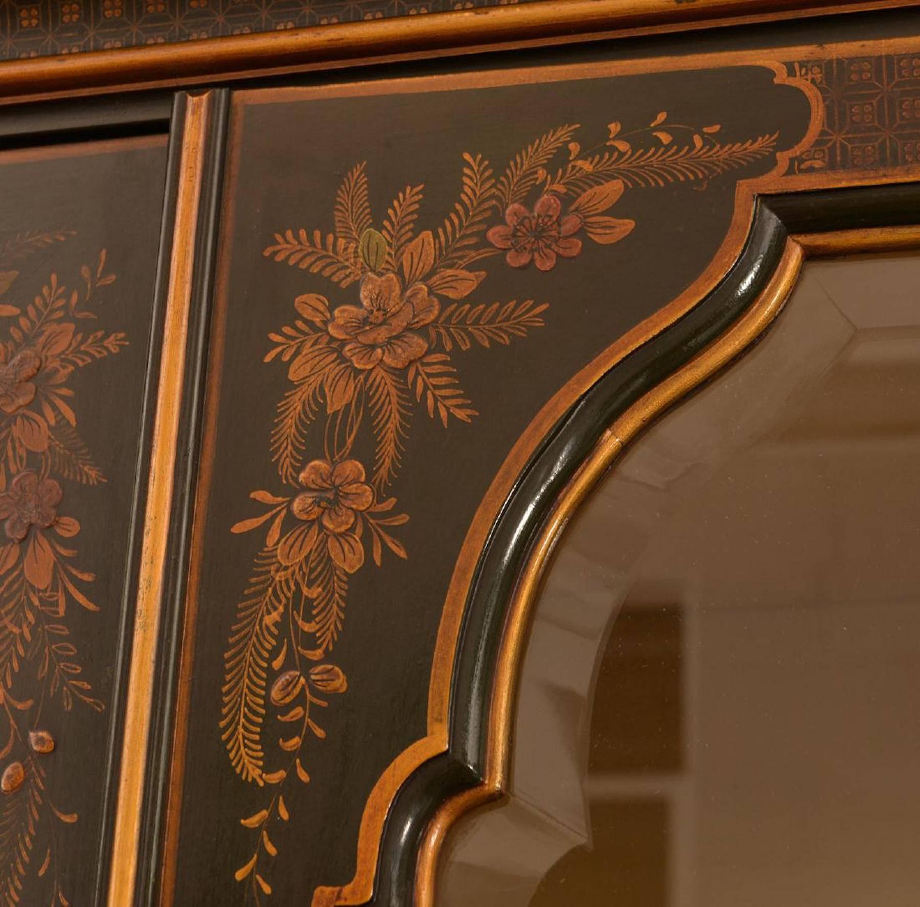 English Beautiful Georgian Style Chinoiserie Lacquered Breakfront