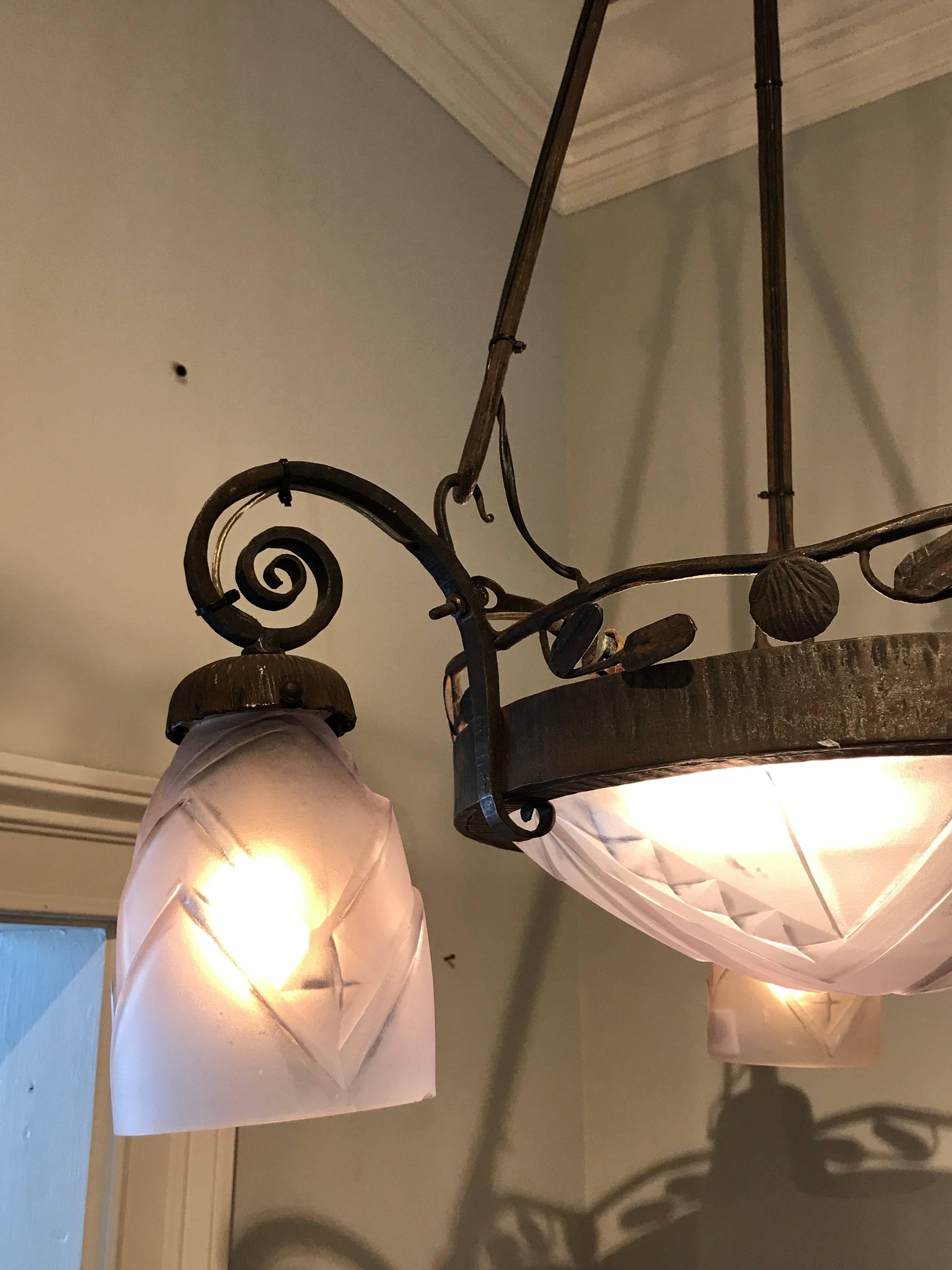 Art Deco wrought iron chandelier with Devez shades, fitted with a frosted Devez geometric centrebowl (14.75
