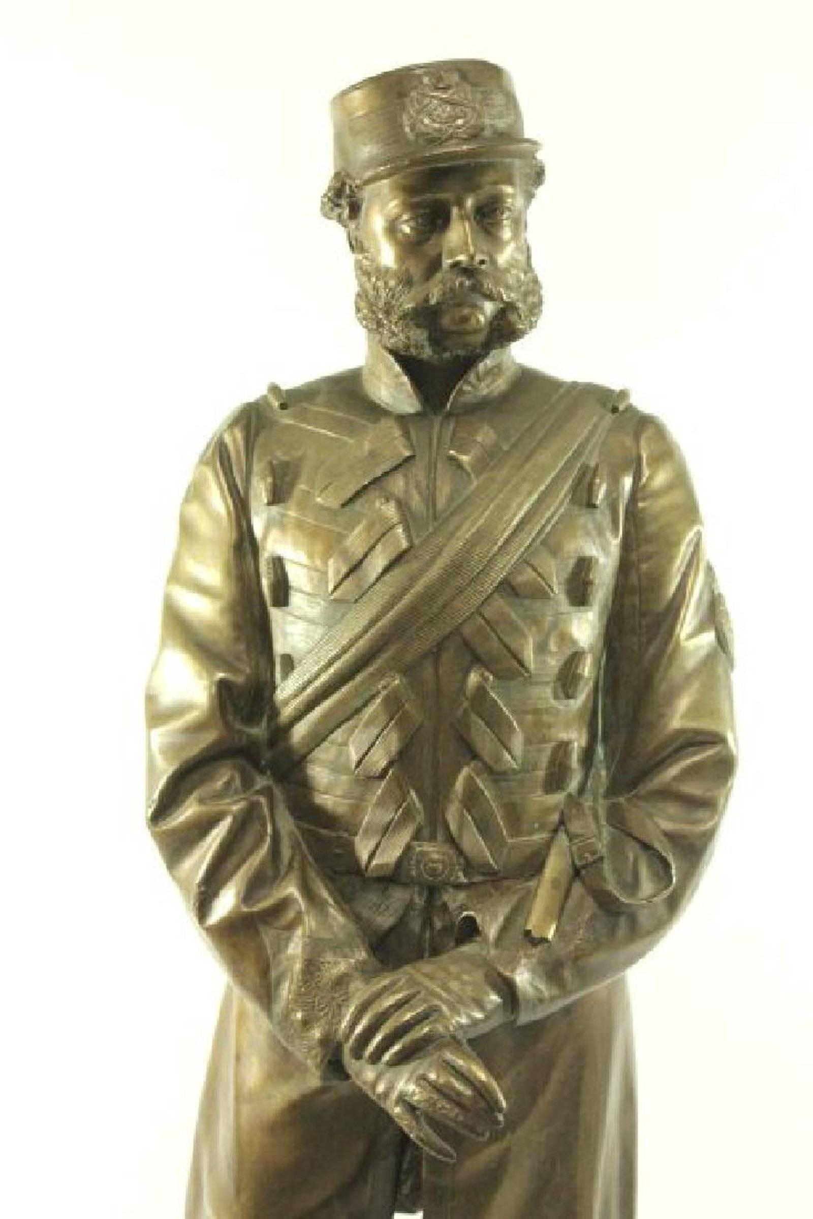 High Victorian Bronze Portrait Figure of a British HAC Military Officer, T. Fowke London, 1865 For Sale