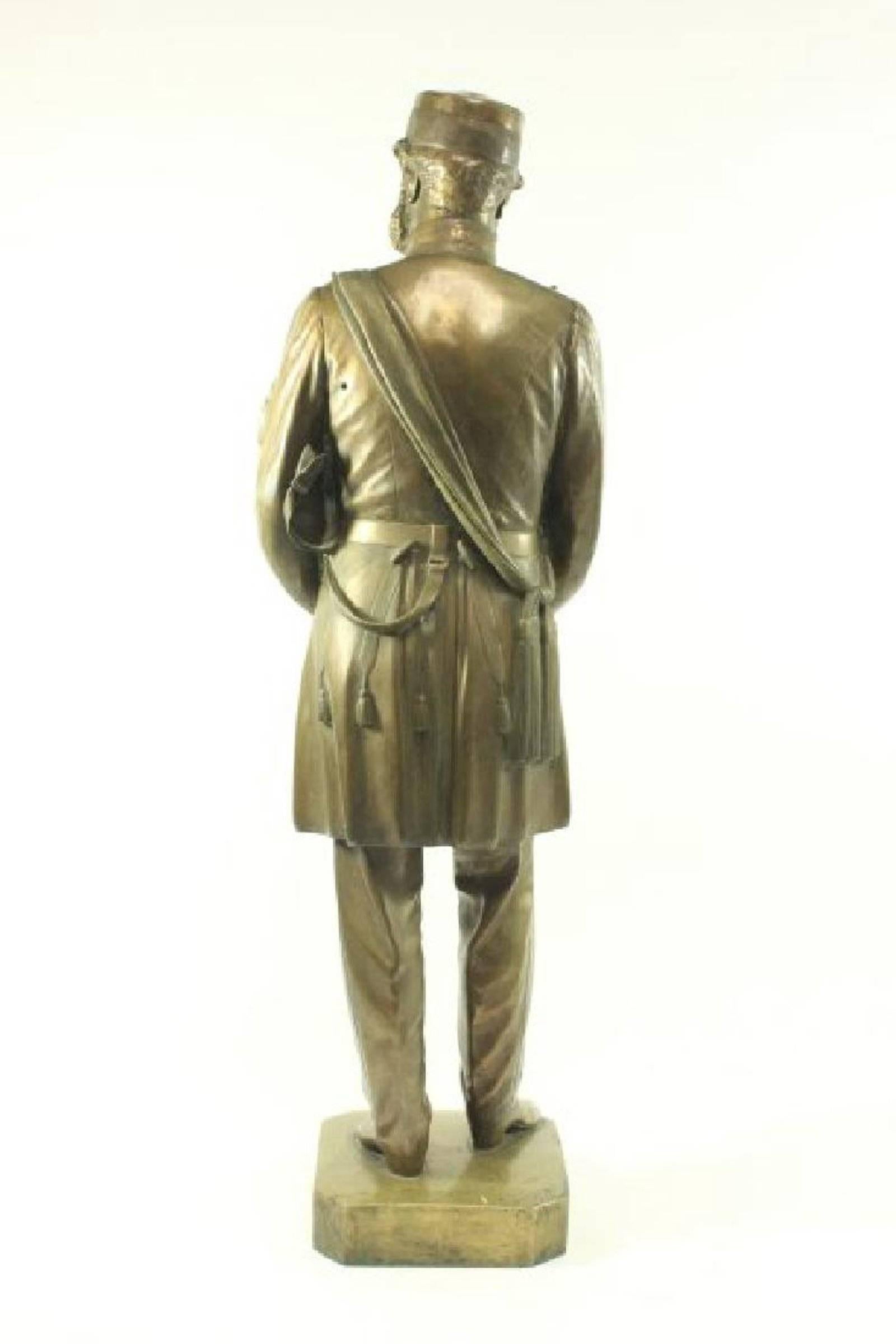 Bronze Portrait Figure of a British HAC Military Officer, T. Fowke London, 1865 In Good Condition For Sale In Atlanta, GA