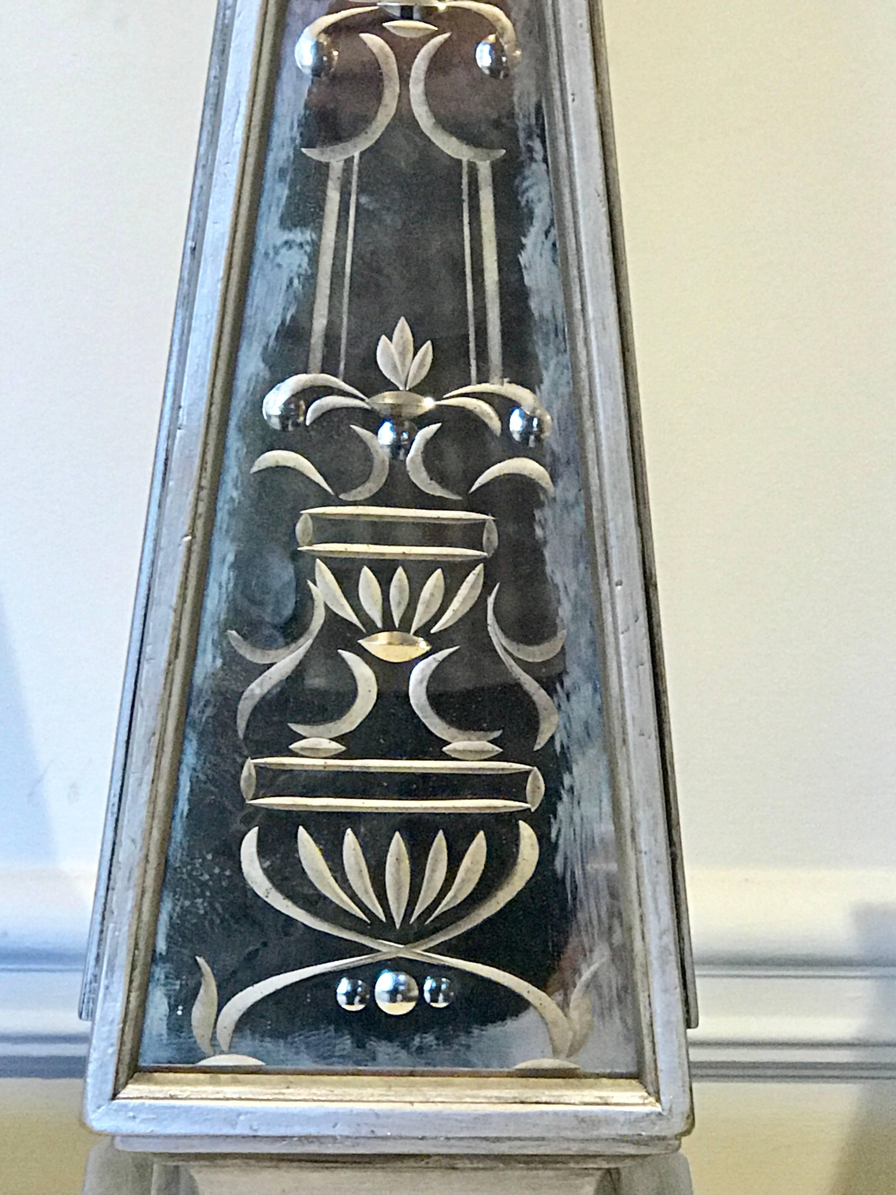 Mid-20th Century Pair of Silvered and Engraved Mirror Obelisk Lamps For Sale