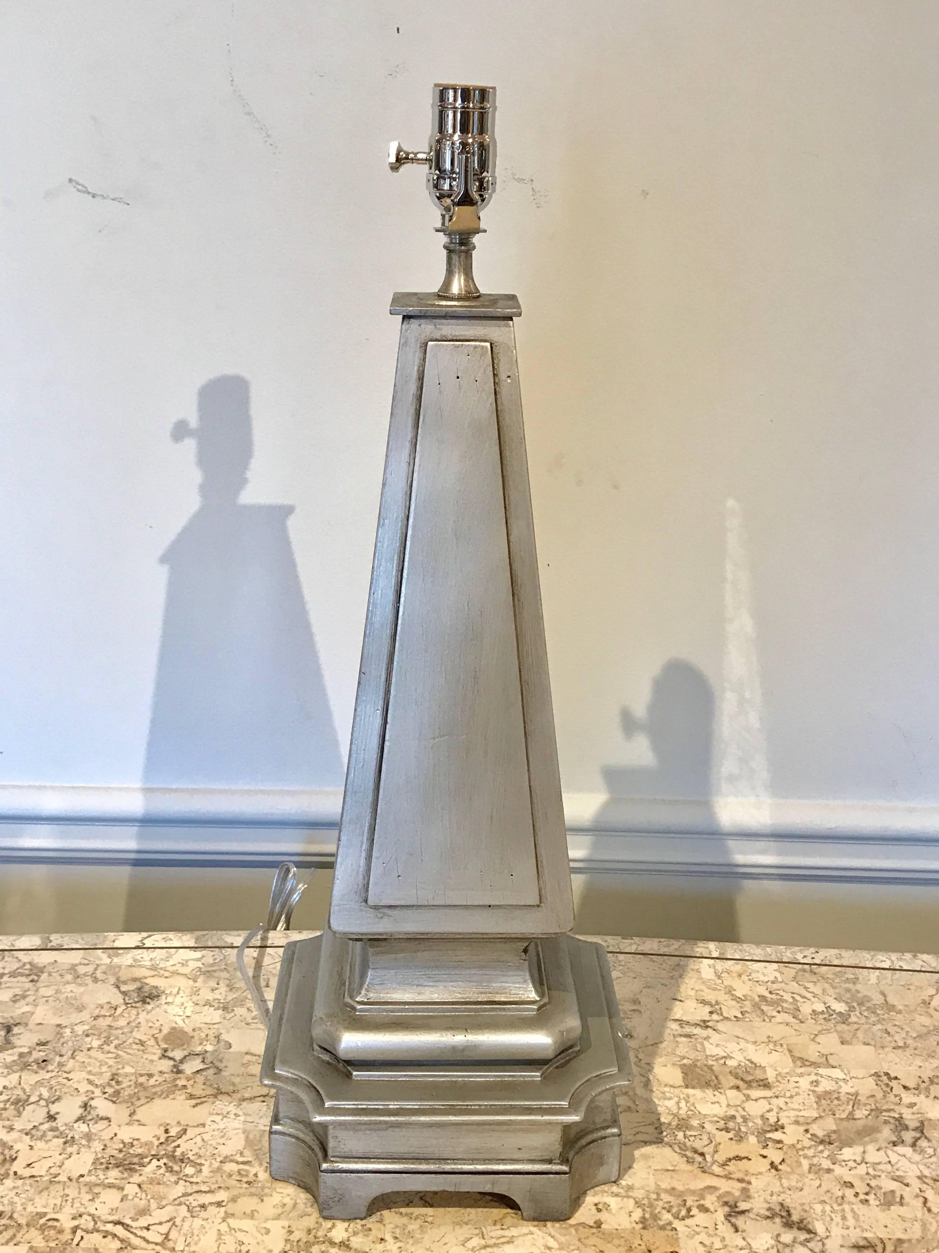 Pair of Silvered and Engraved Mirror Obelisk Lamps In Good Condition For Sale In Atlanta, GA