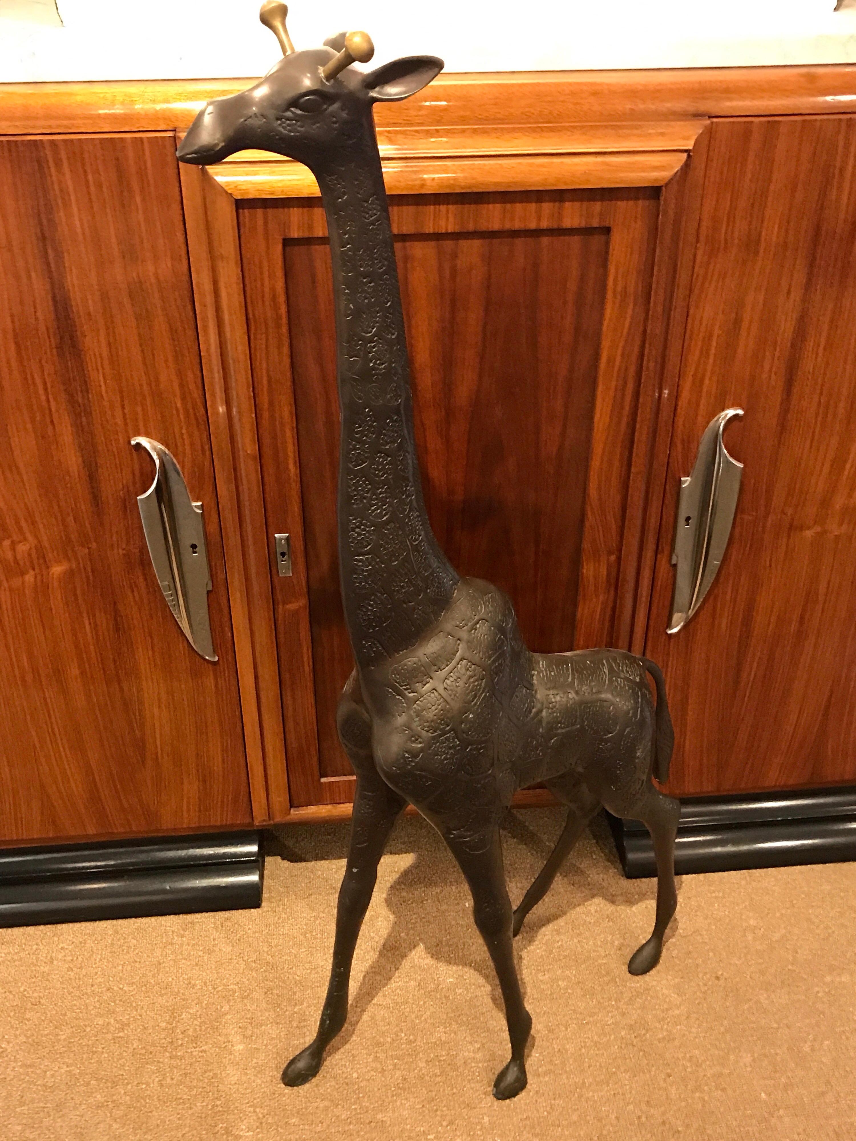 Midcentury Bronze Sculpture of a Giraffe In Good Condition For Sale In Atlanta, GA