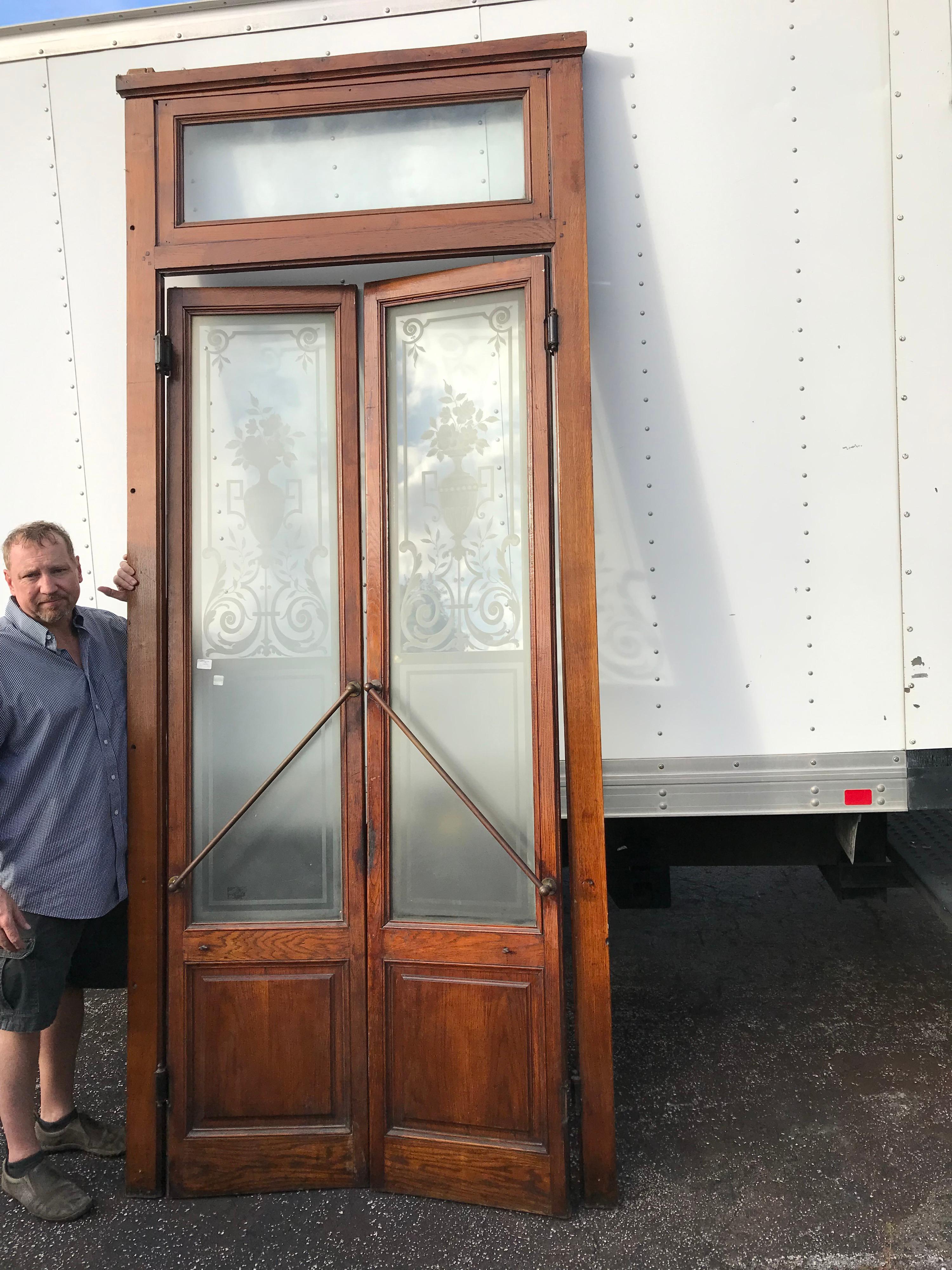 Pair of Belle Époque French Acid Etched Bistro Doors & Transom, Paris For Sale 15