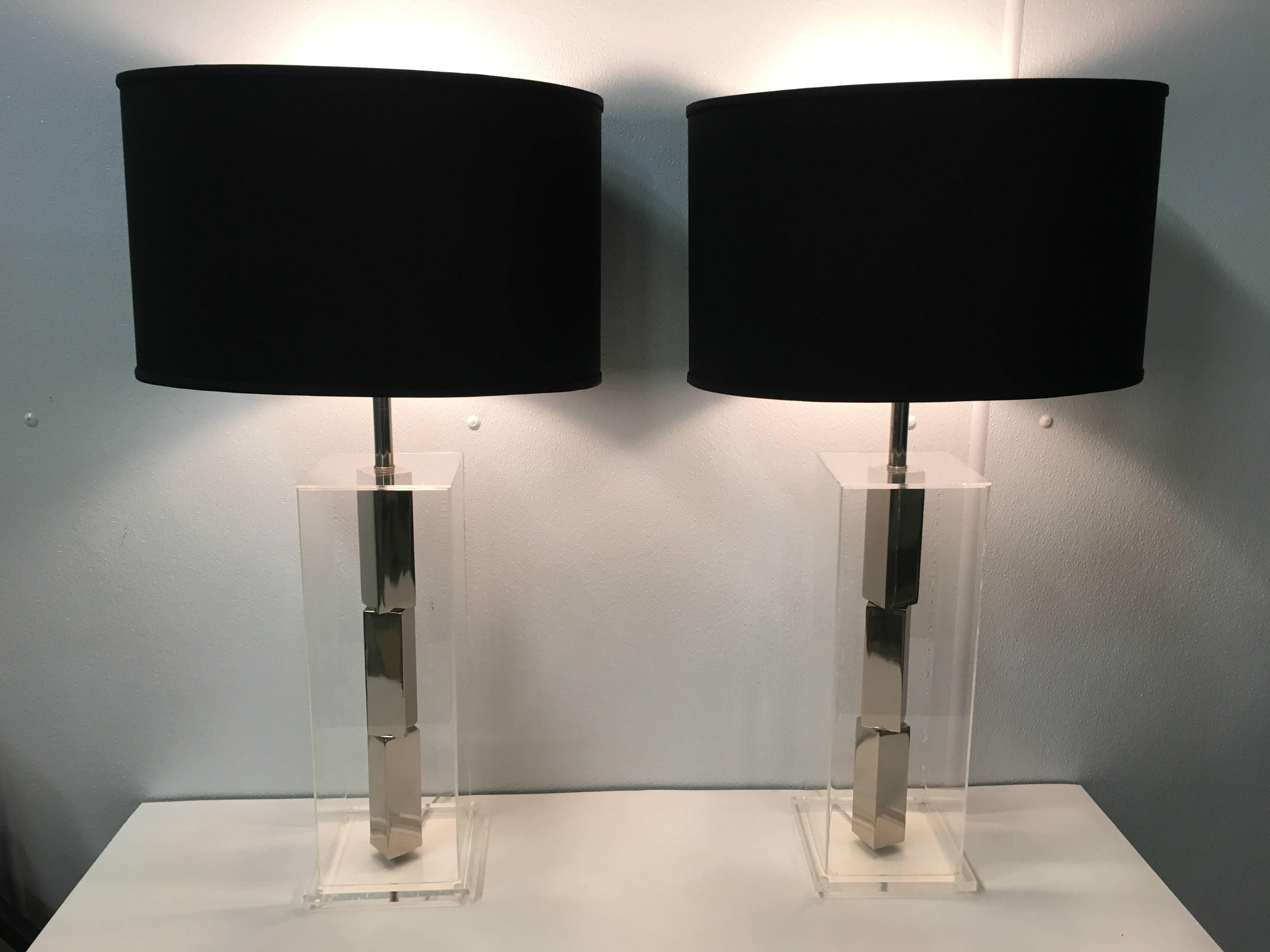 American Pair of Architectural Lucite Lamps For Sale