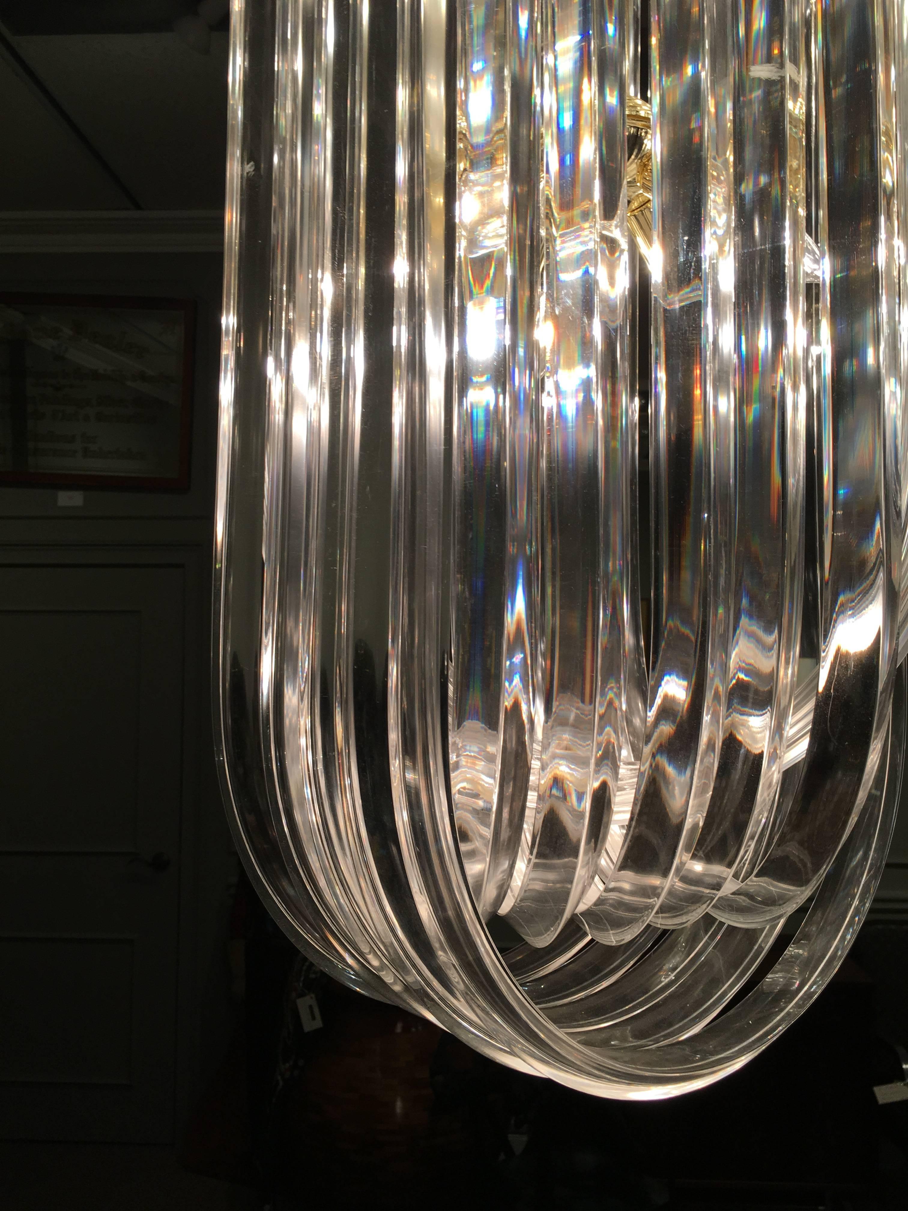 Midcentury Long Lucite Ribbon Chandelier In Good Condition For Sale In Atlanta, GA
