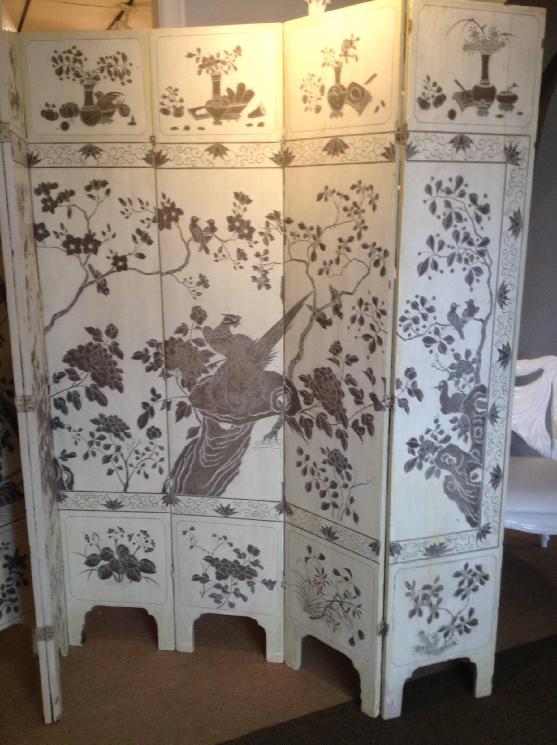 Chinese White and Silver Lacquered Eight-Panel Screen In Good Condition In Atlanta, GA
