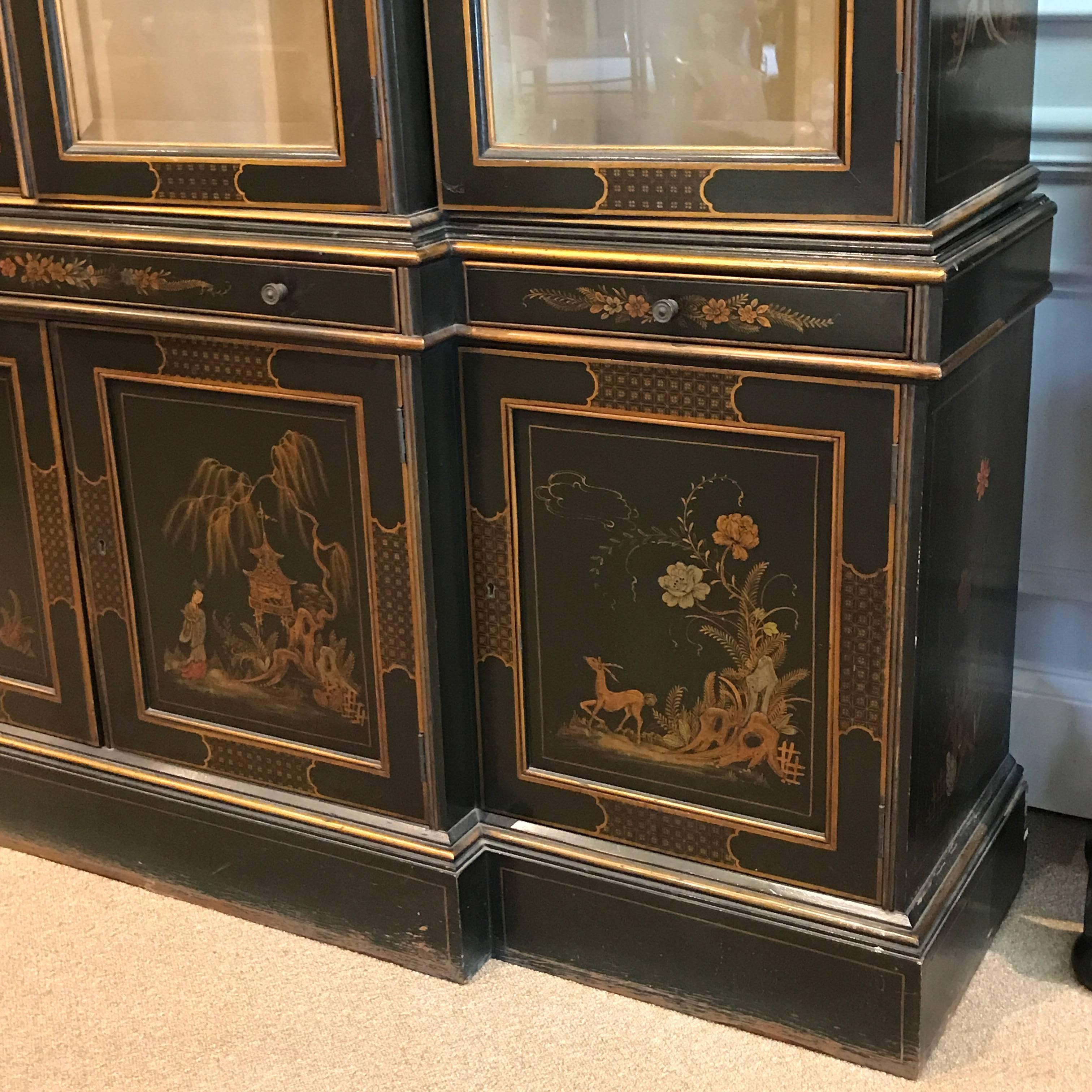 Beautiful Georgian Style Chinoiserie Lacquered Breakfront 3