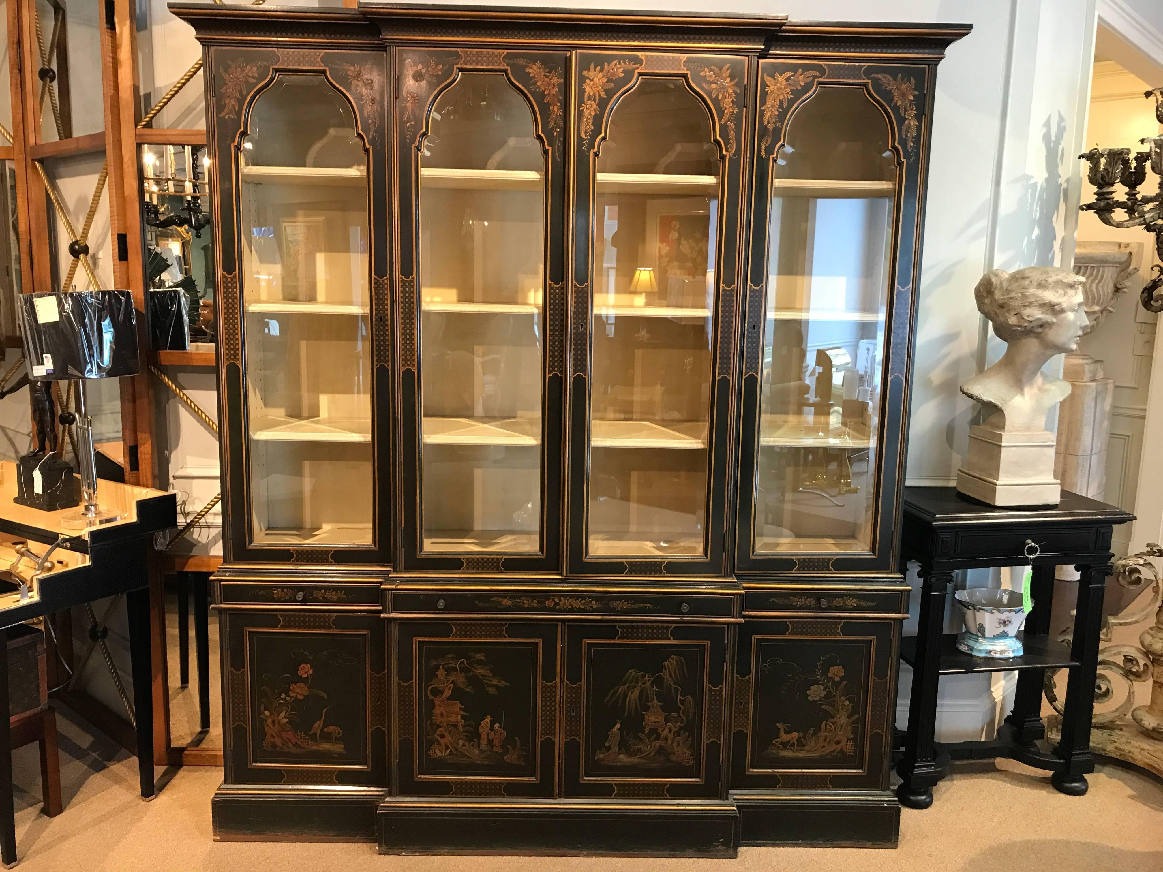Beautiful Georgian Style Chinoiserie Lacquered Breakfront In Good Condition In Atlanta, GA