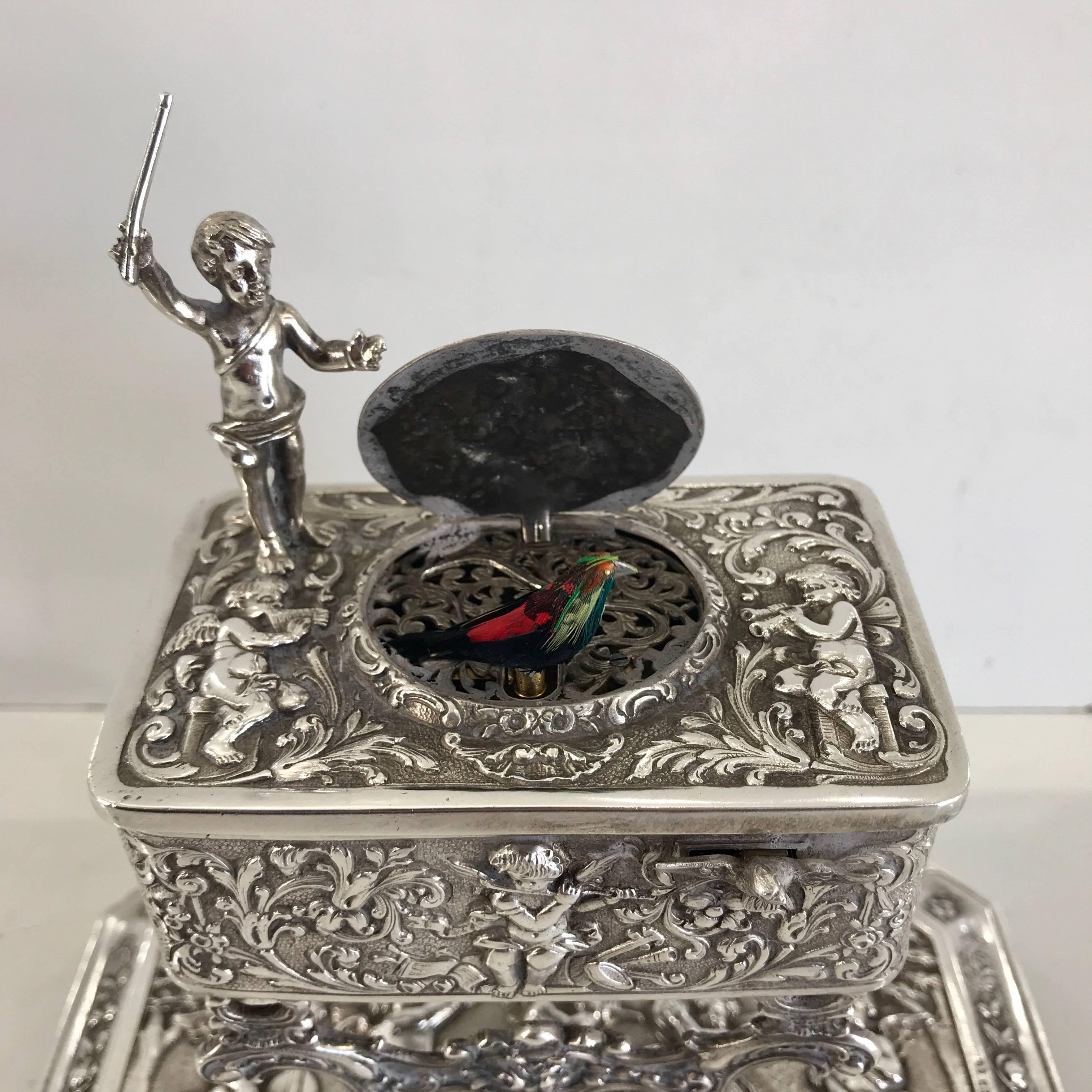 Large Figural Sterling Singing Bird Table Box In Good Condition For Sale In Atlanta, GA