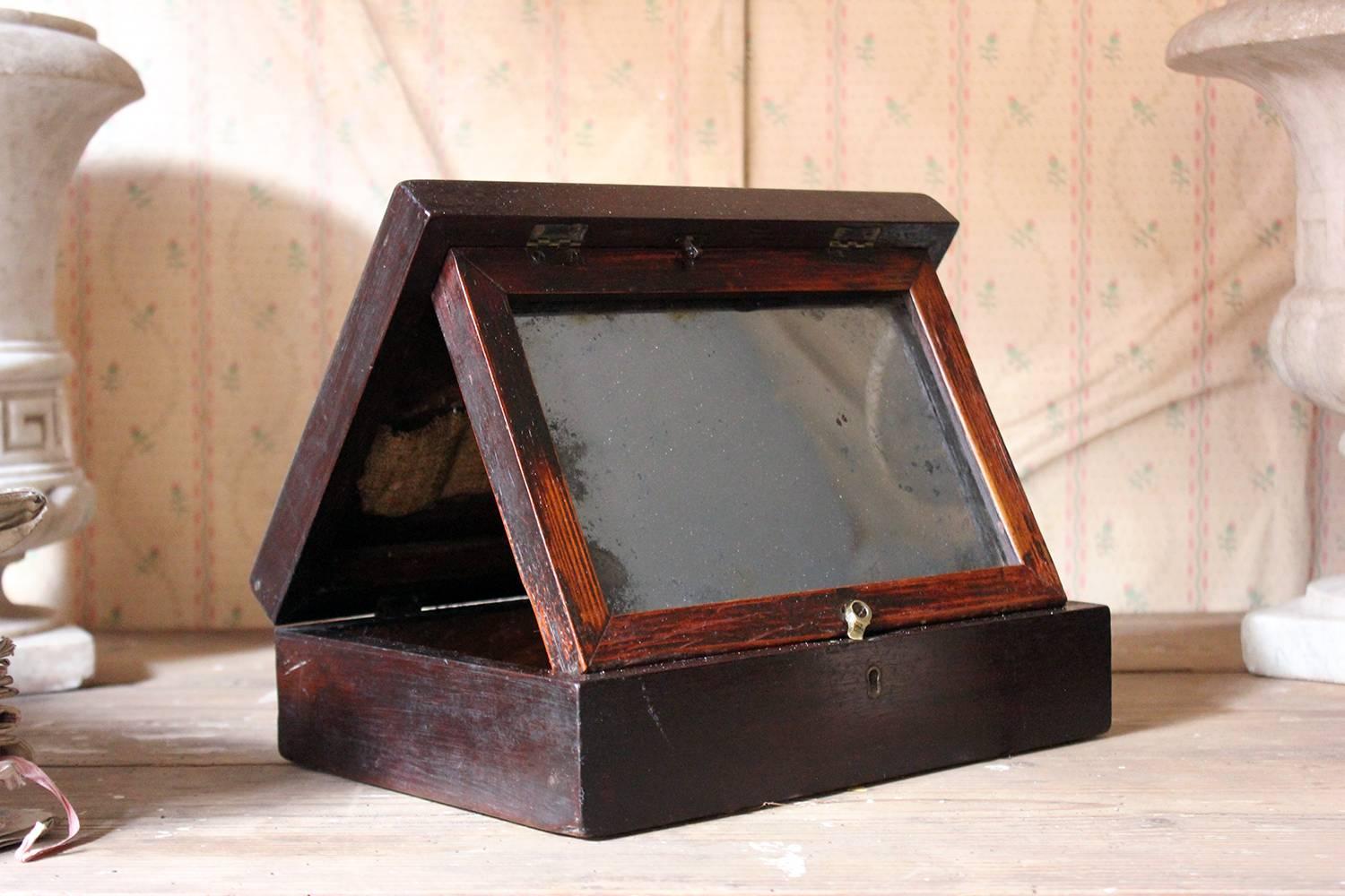 Mid-19th Century 19th Century English Oak Campaign Type Gentleman’s Travelling Shaving Box