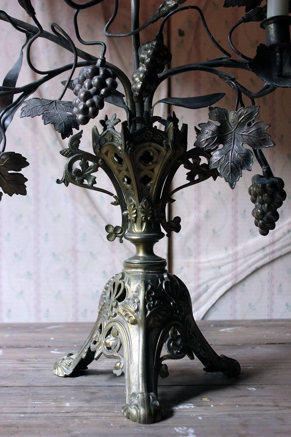 Late 19th Century Naturalistic Gilt Metal Eight-Sconce Candelabra, circa 1890 In Good Condition In Bedford, Bedfordshire
