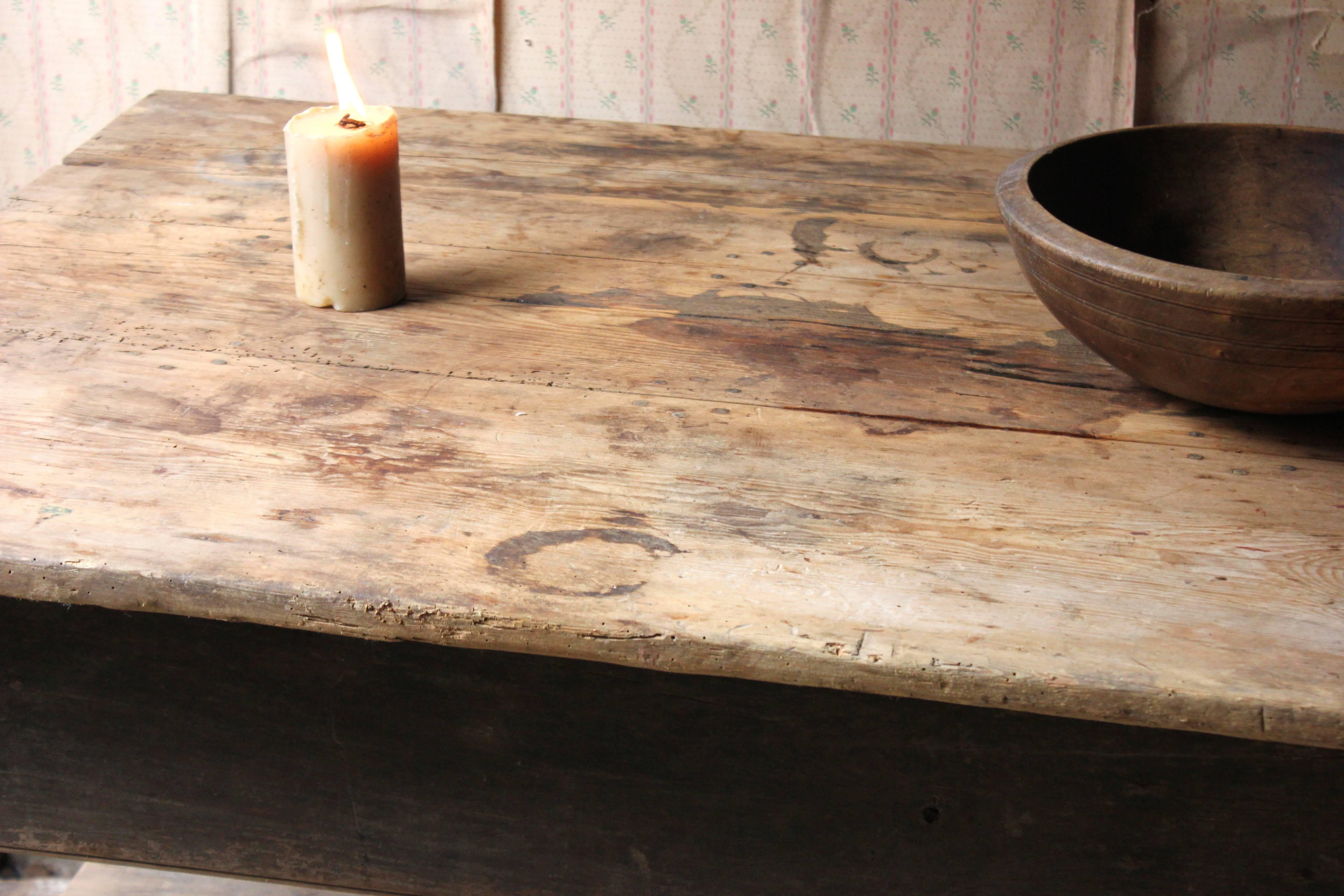 Scarce 17th Century Welsh Oak and Pine Farmhouse Scullery Table, circa 1640-1660 5