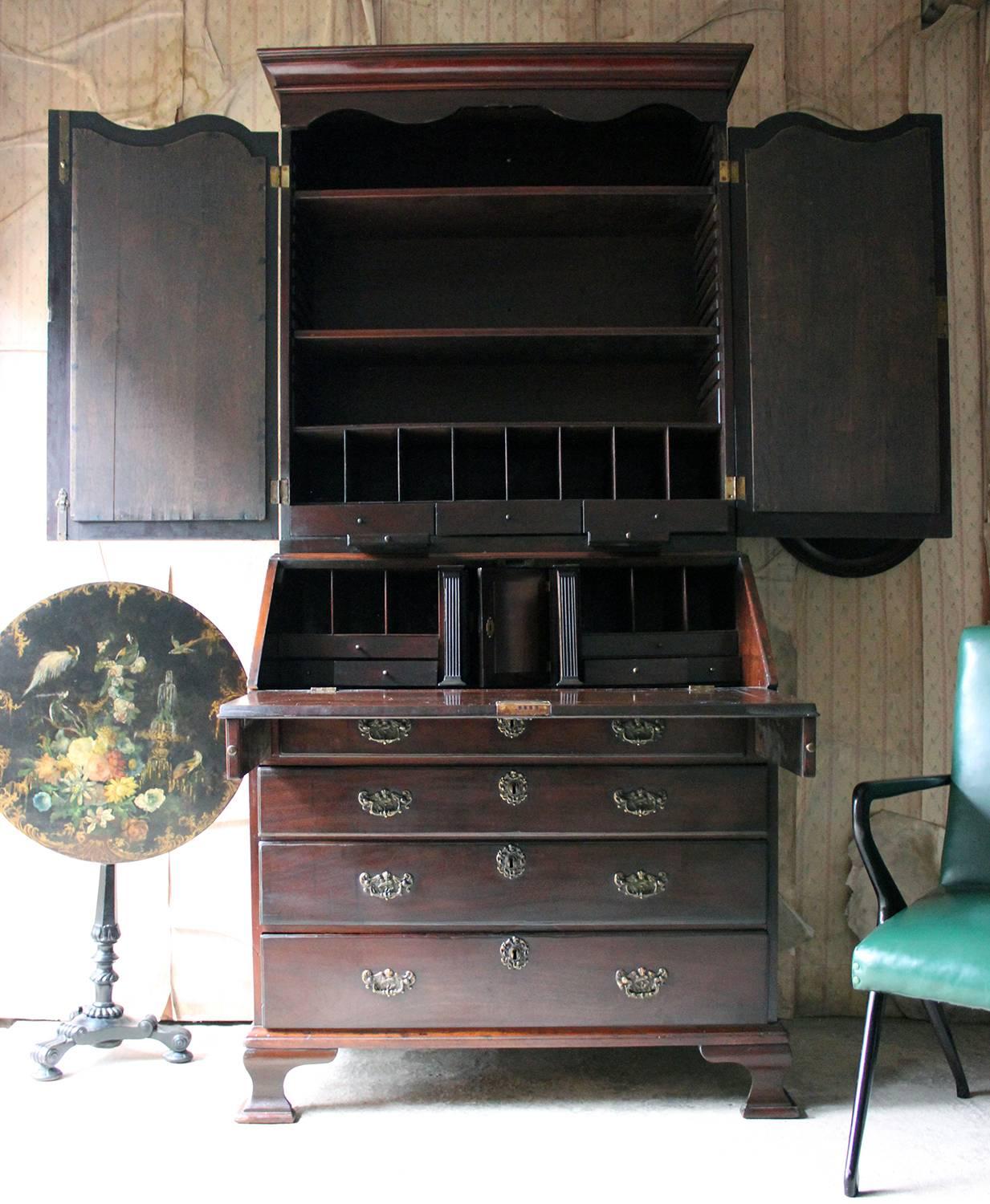 Fine Quality Irish George II Mahogany Bureau Bookcase, circa 1740-1750 For Sale 3