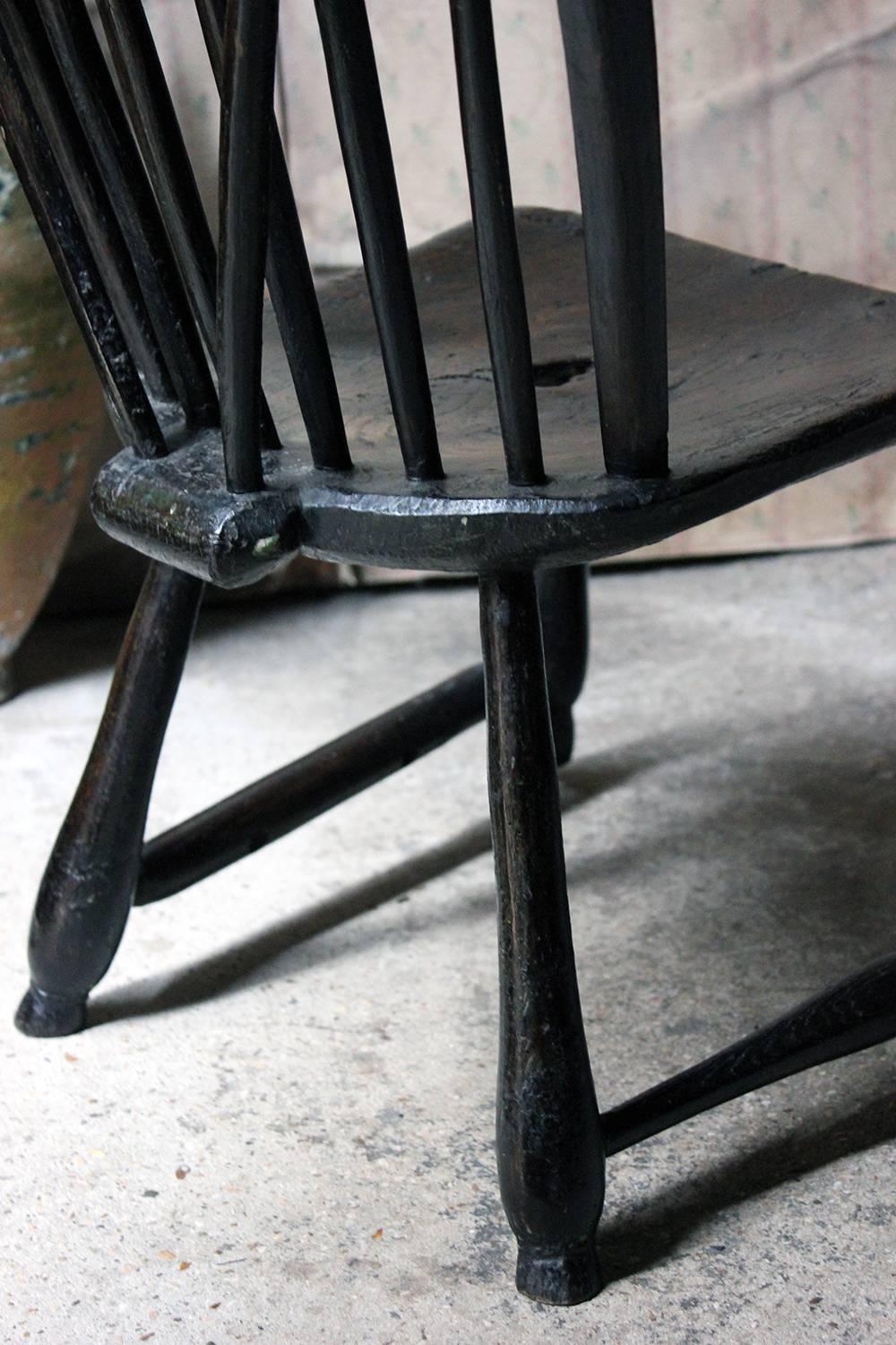 English West-Country Black Painted Braced Bow-Back Windsor Chair, circa 1800 In Fair Condition In Bedford, Bedfordshire