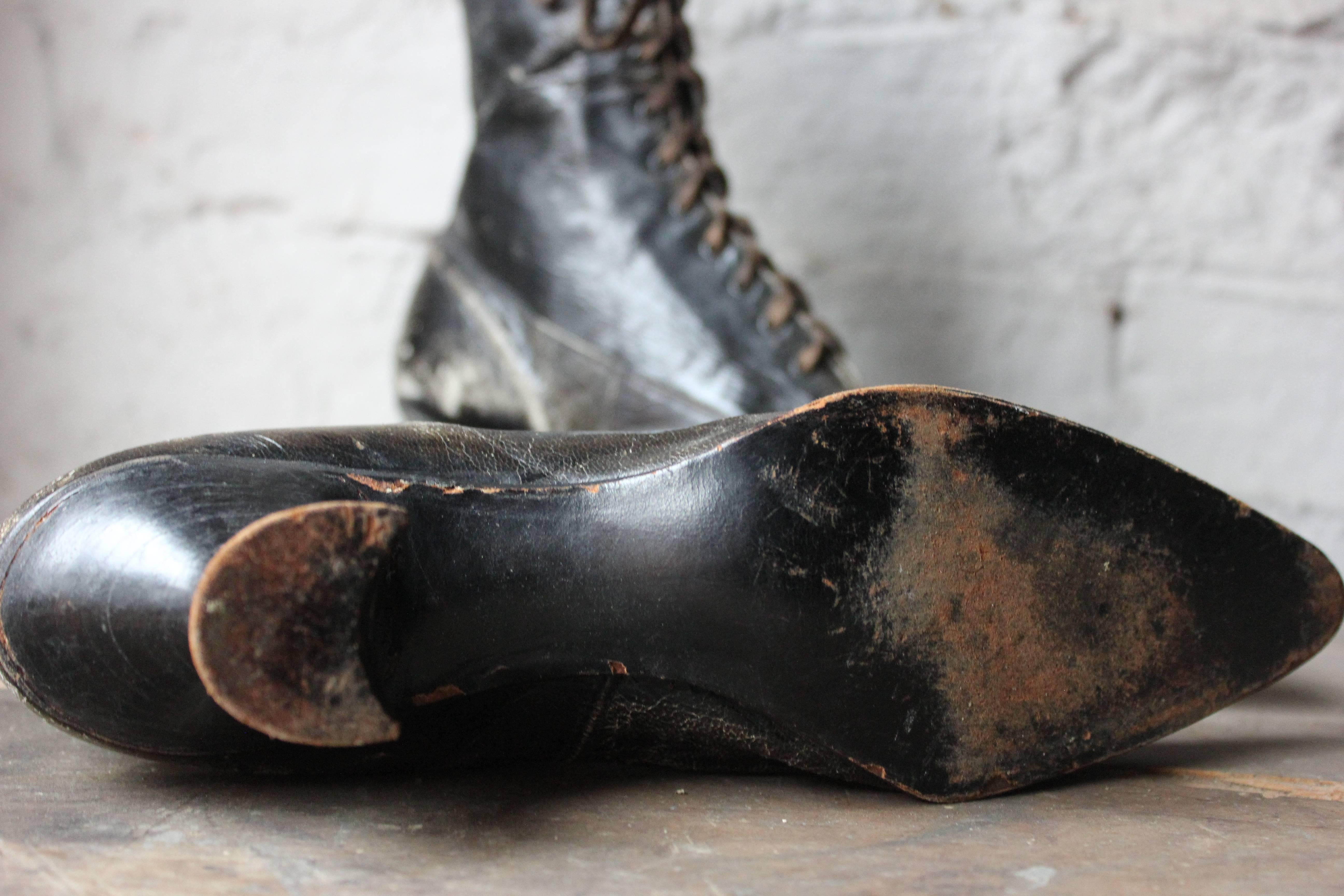 Pair of Ladies Victorian High-Top Leather Boots, circa 1890 In Fair Condition In Bedford, Bedfordshire