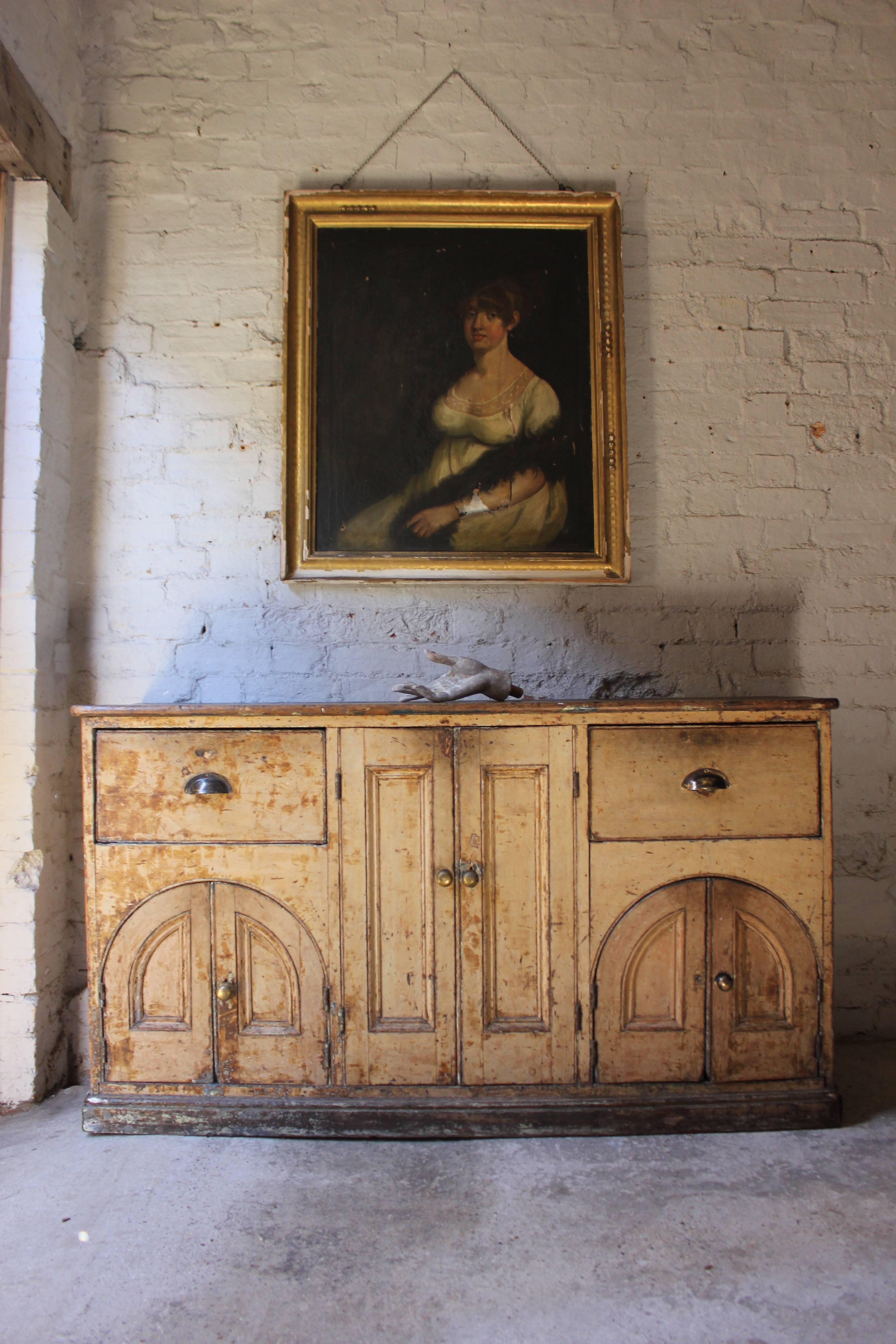 Wonderful George III Period Painted Dresser Base, circa 1780-1790 In Good Condition In Bedford, Bedfordshire
