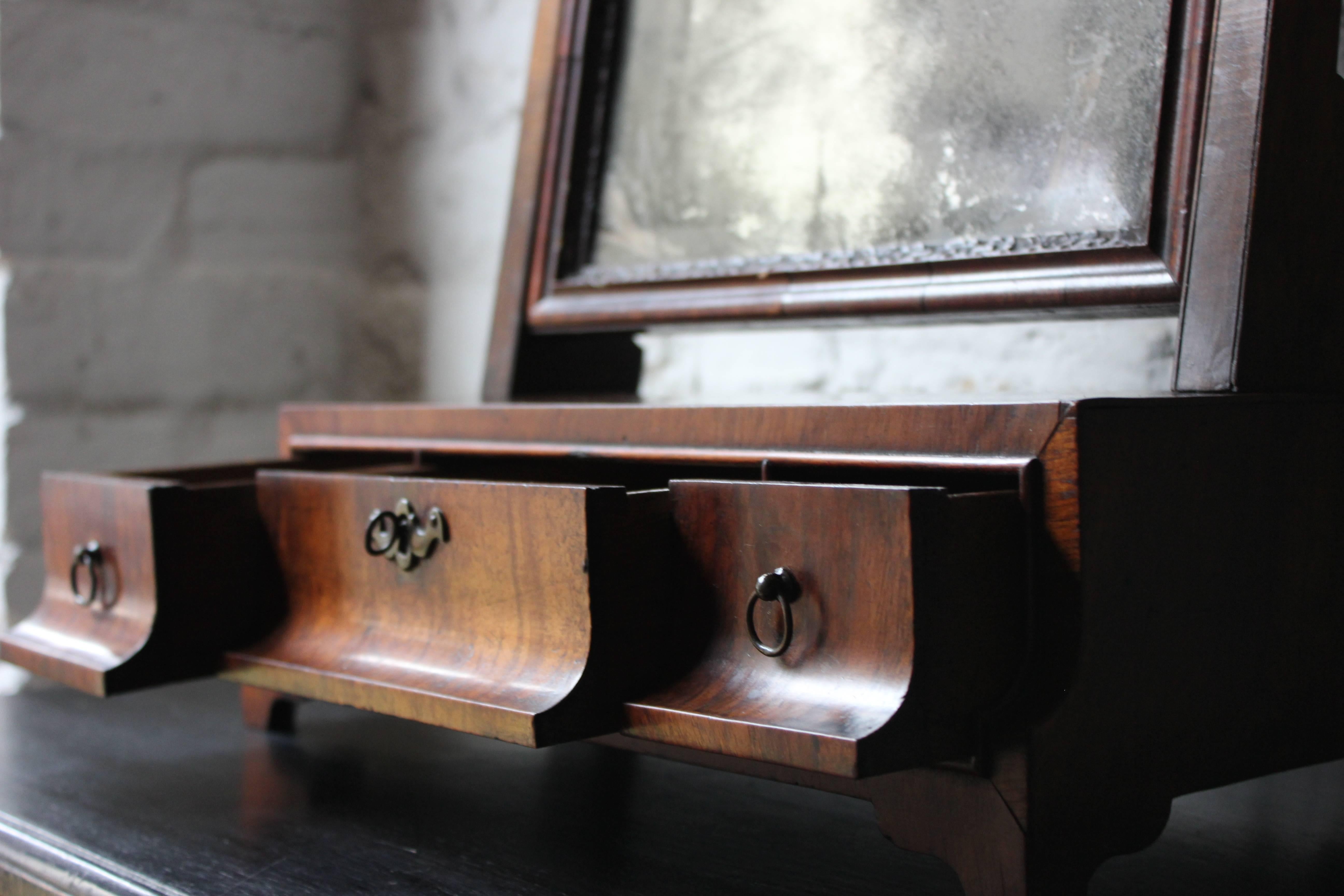 English Fine George II Period Figured Walnut Three-Drawer Dressing Mirror, circa 1730 For Sale