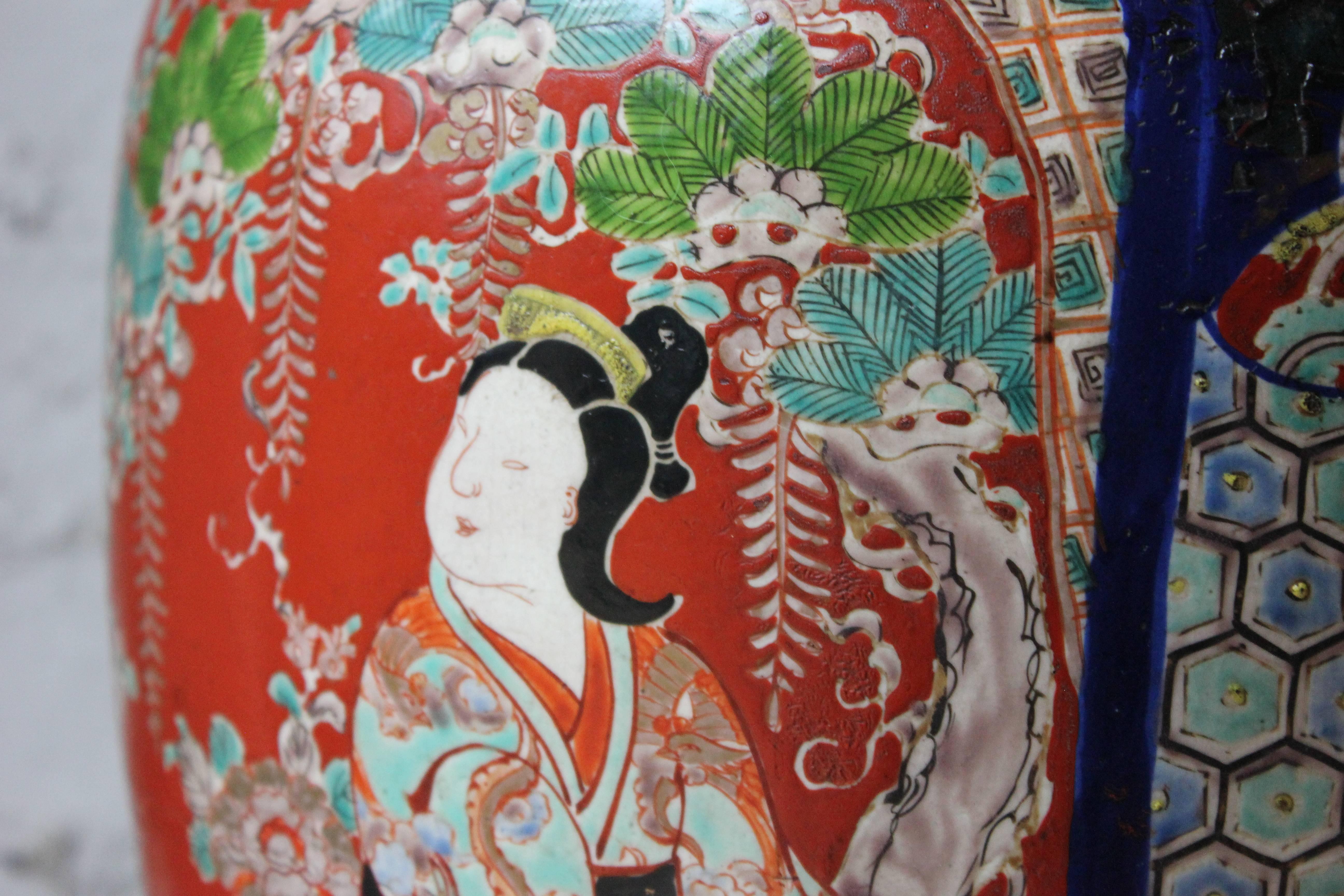 Large Mid-18th Century Japanese Porcelain Kutani Vase, circa 1740 3