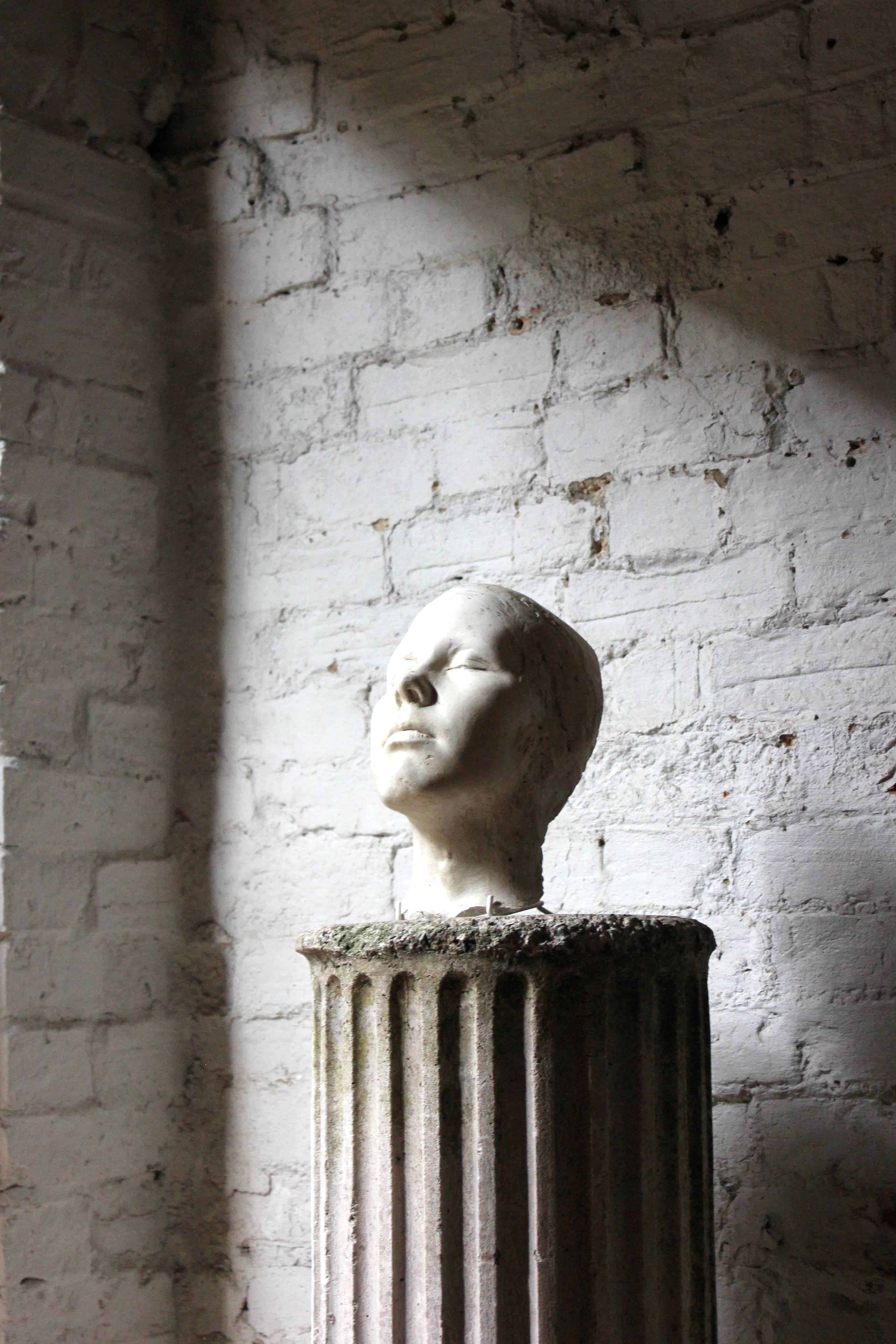 Very Good 20th Century Plaster Death Mask of a Female In Excellent Condition In Bedford, Bedfordshire