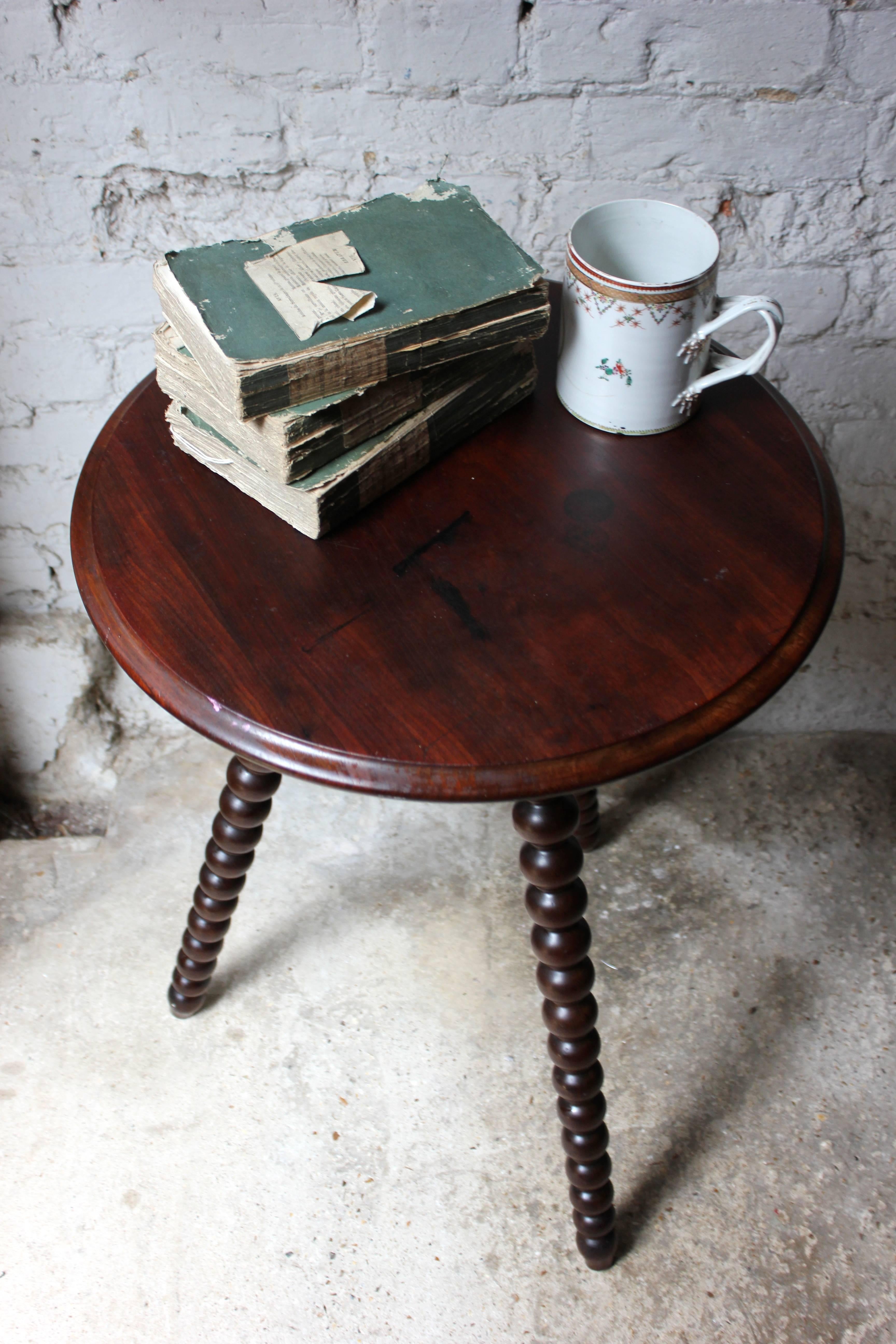 Attractive Walnut and Mahogany Bobbin Turned Occasional Table, circa 1890-1900 In Good Condition In Bedford, Bedfordshire