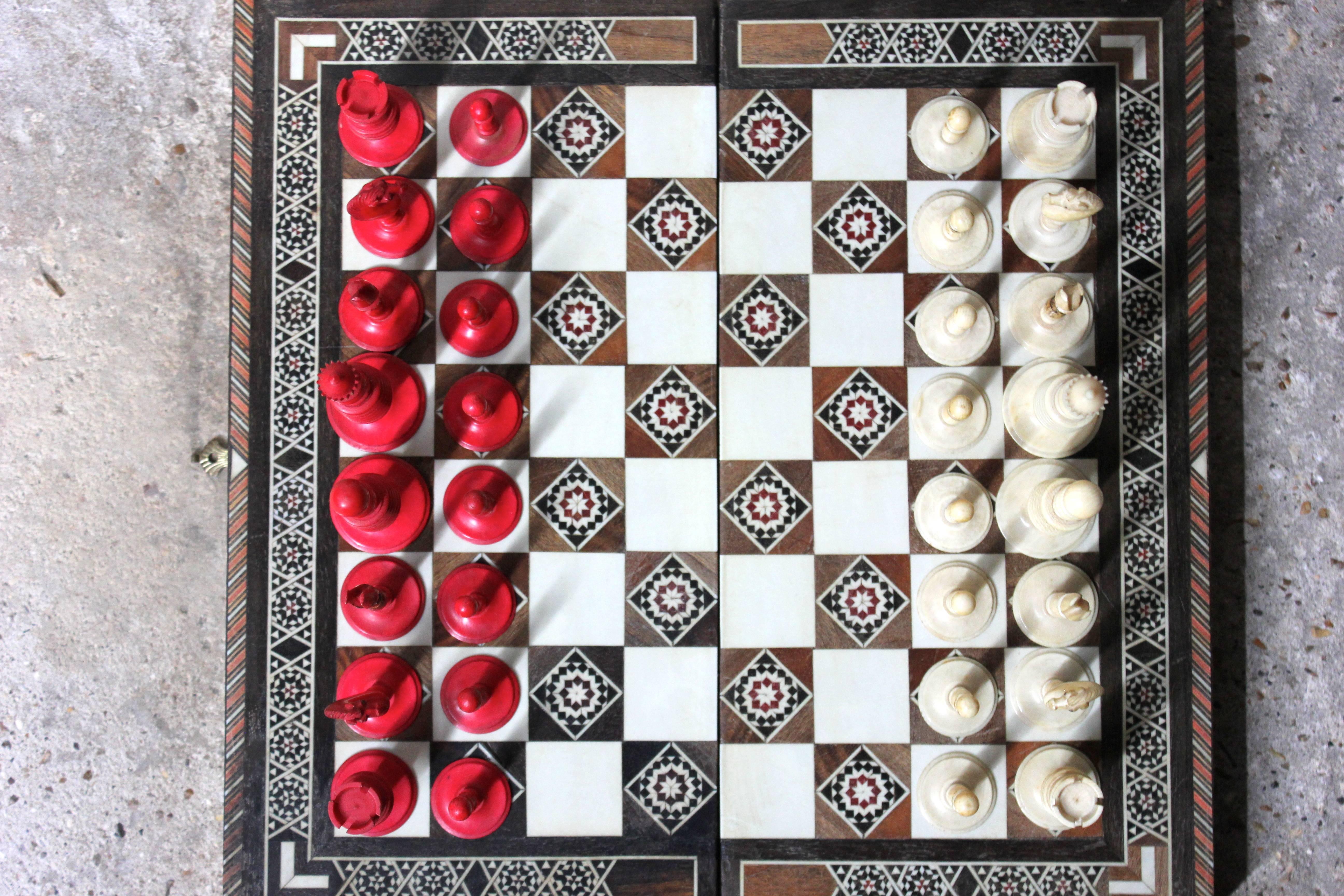 Good English ‘Washington’ Pattern Turned Ivory Chess Set, circa 1800-1820 5