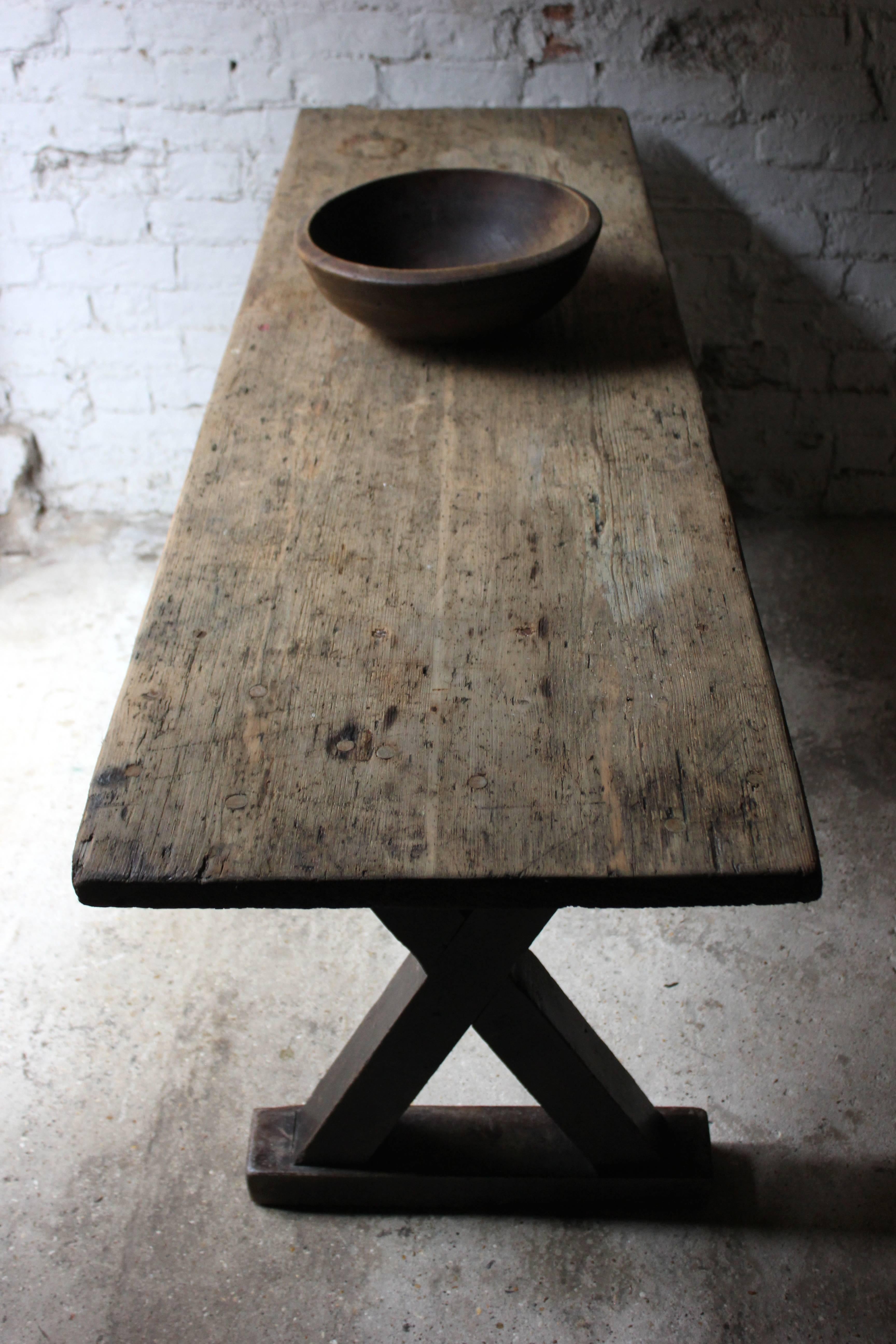 Attractive 19th Century English Bleached Oak and Stained Pine Tavern Table 2