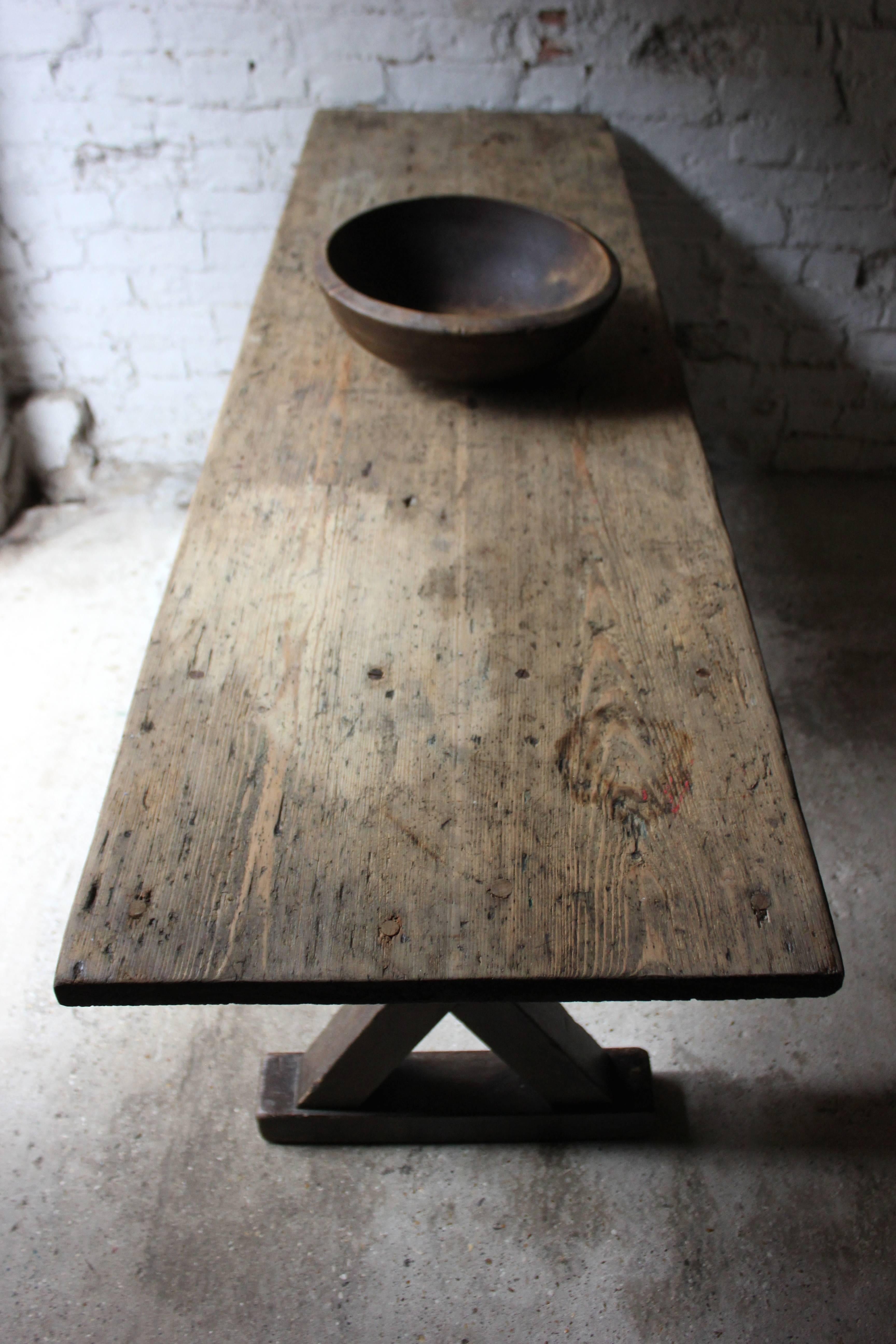 Attractive 19th Century English Bleached Oak and Stained Pine Tavern Table 3