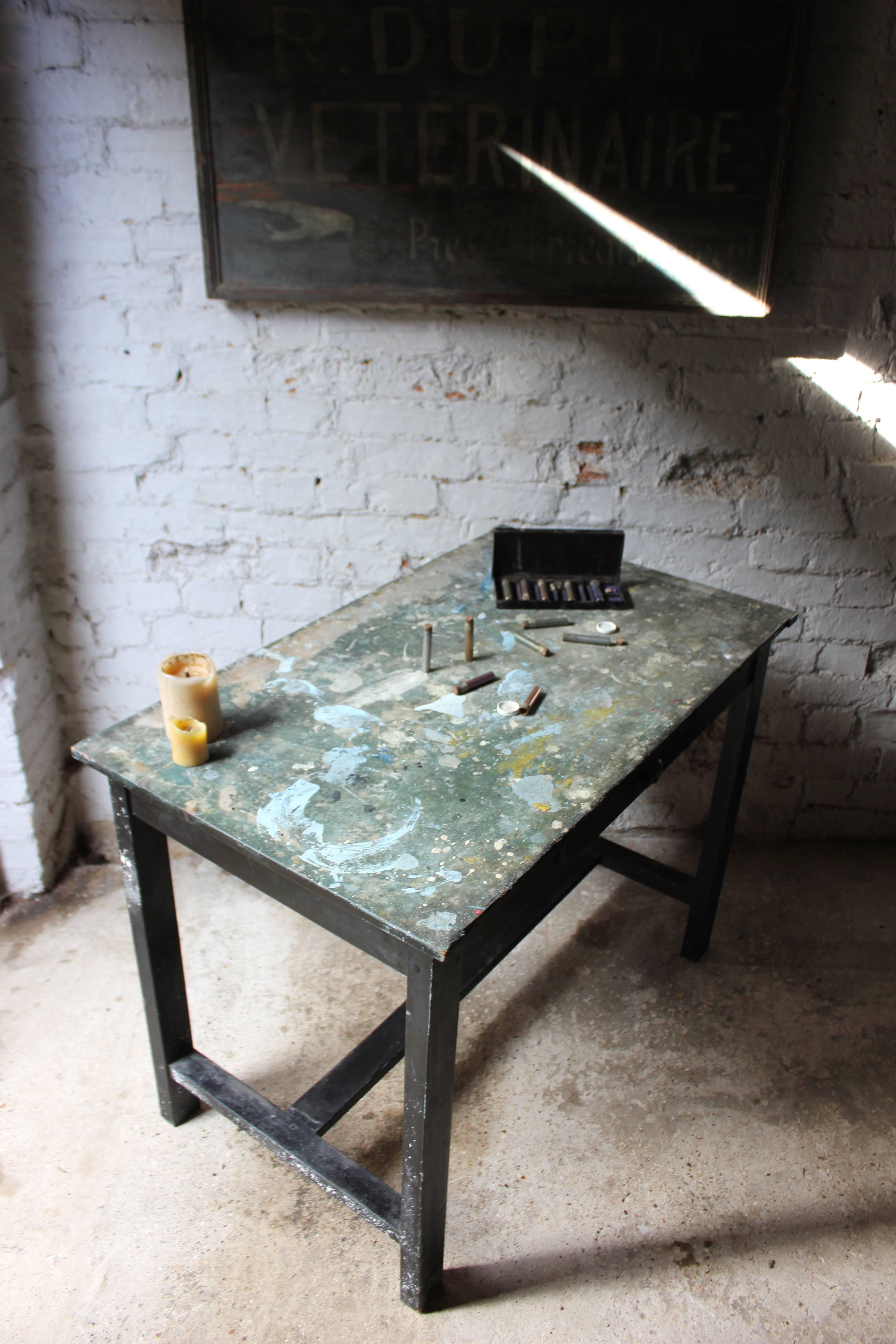 Fantastic French Early 20th Century Painted Pine Artist’s Studio Table In Good Condition In Bedford, Bedfordshire