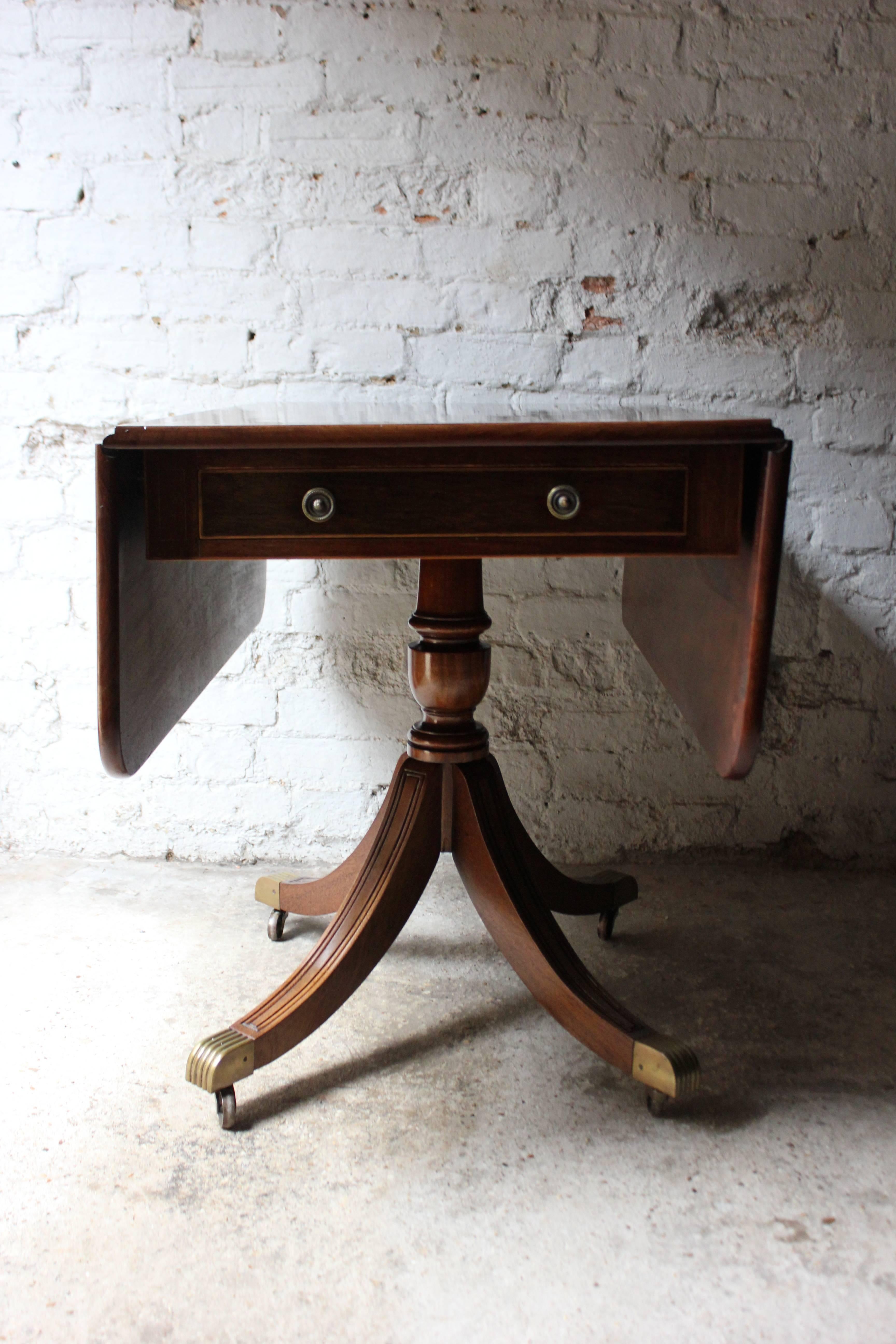 Good Regency Period Inlaid Mahogany Pedestal Pembroke Table, circa 1825 In Good Condition In Bedford, Bedfordshire