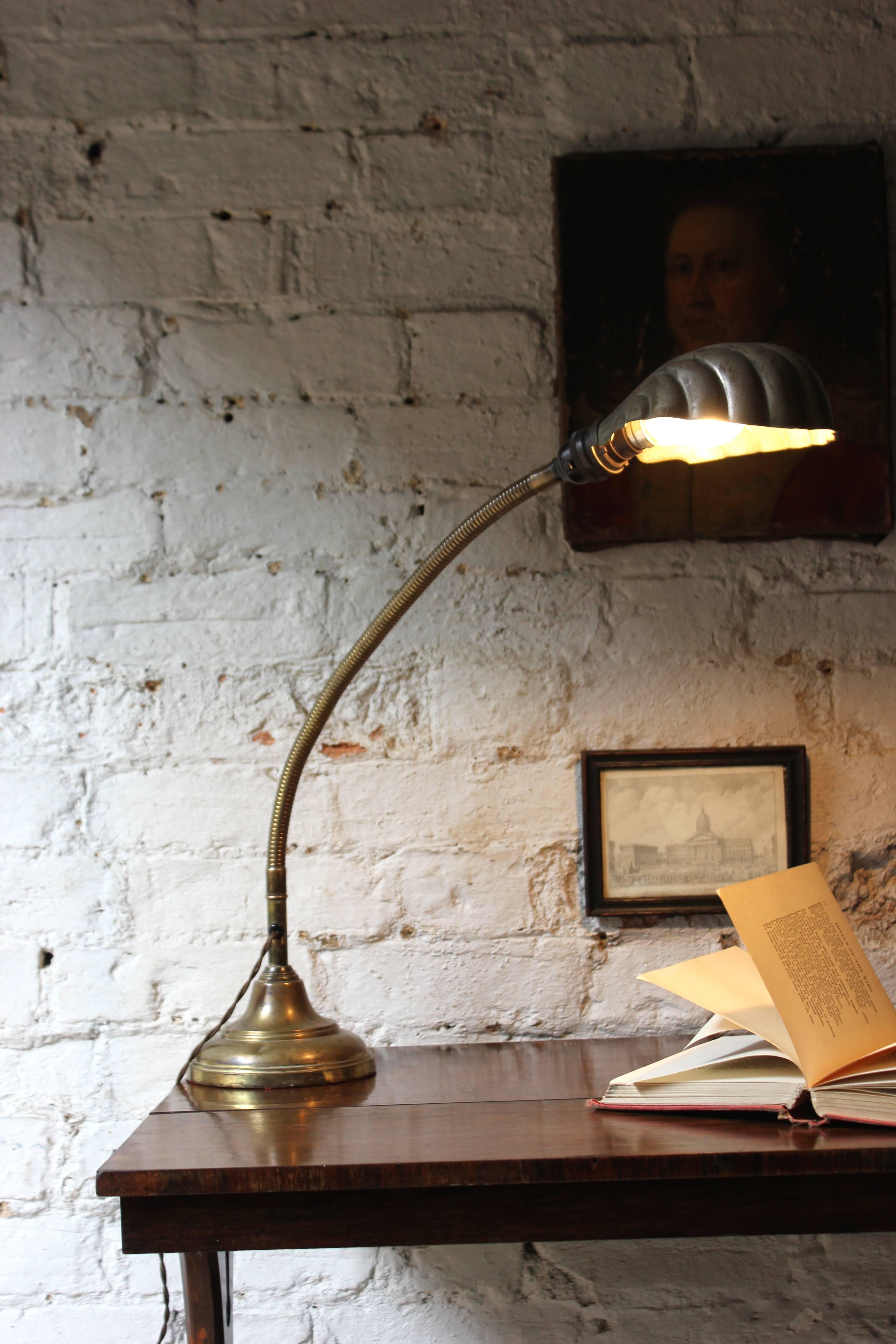 Bakelite and Brass Articulated Scallop Shell Formed Desk Lamp, circa 1920 In Good Condition In Bedford, Bedfordshire
