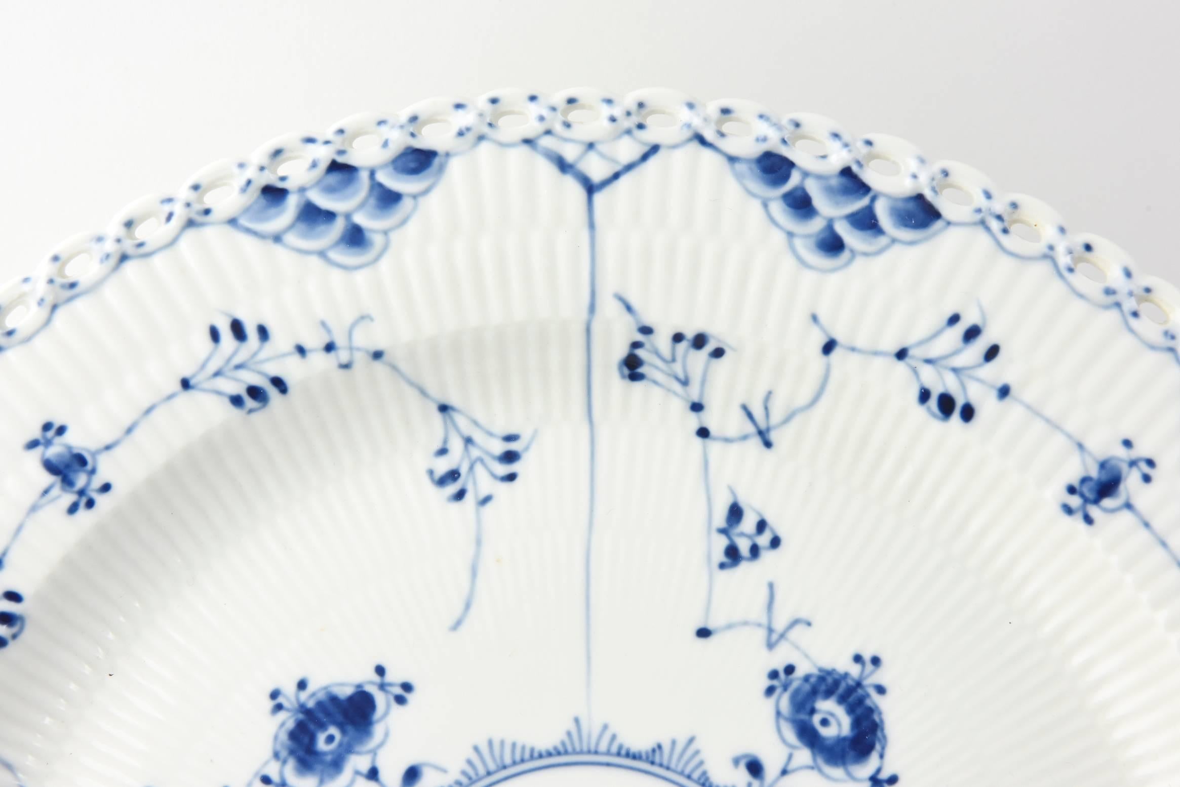 Large Royal Copenhagen Blue and White Fluted Lace Pattern Floral Platter 1