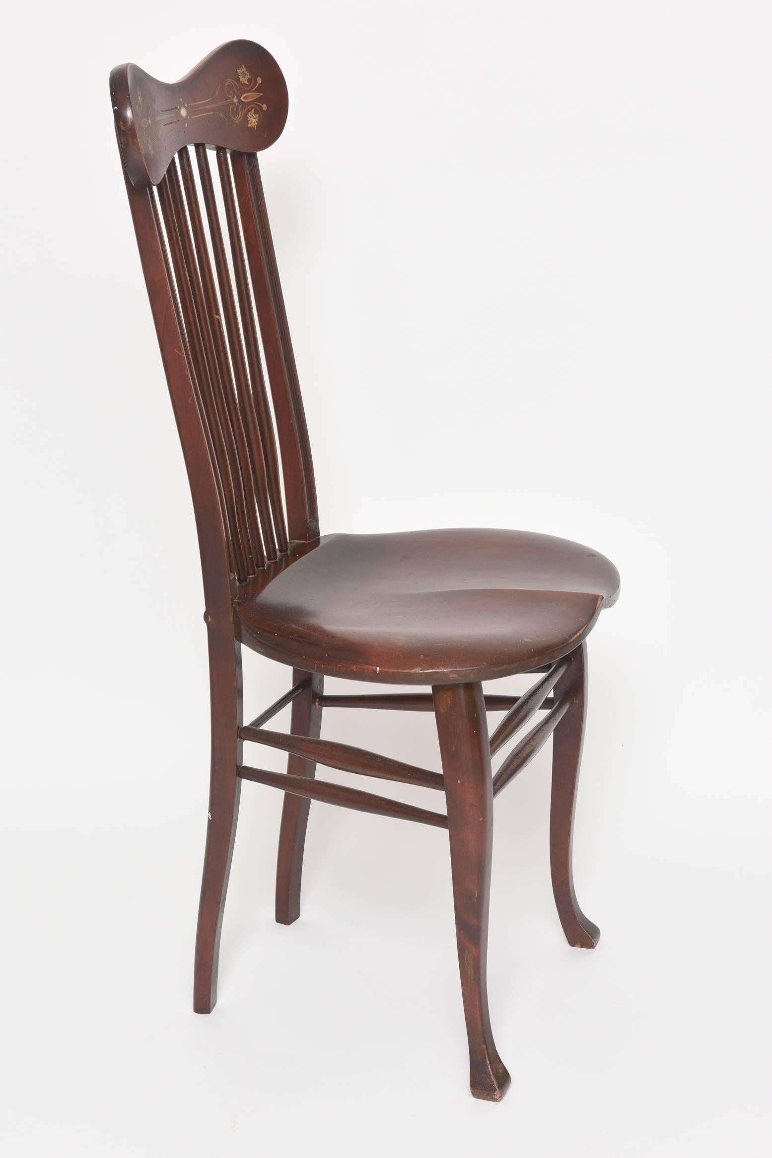 Antique Mother-of-Pearl Inlaid Windsor Side Chair Spindle Back Saddle Seat In Good Condition In Miami Beach, FL